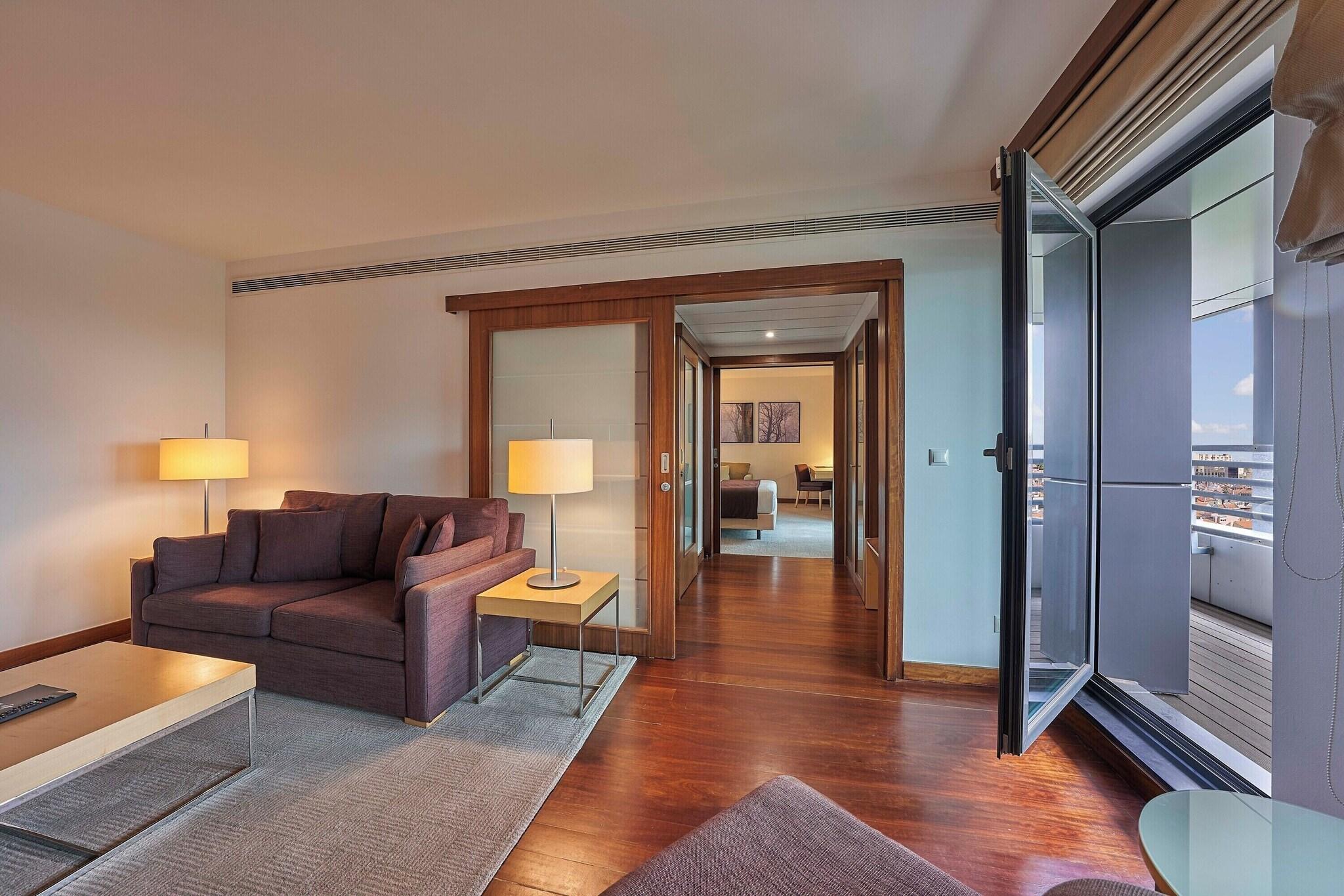 Suite Deluxe with Views