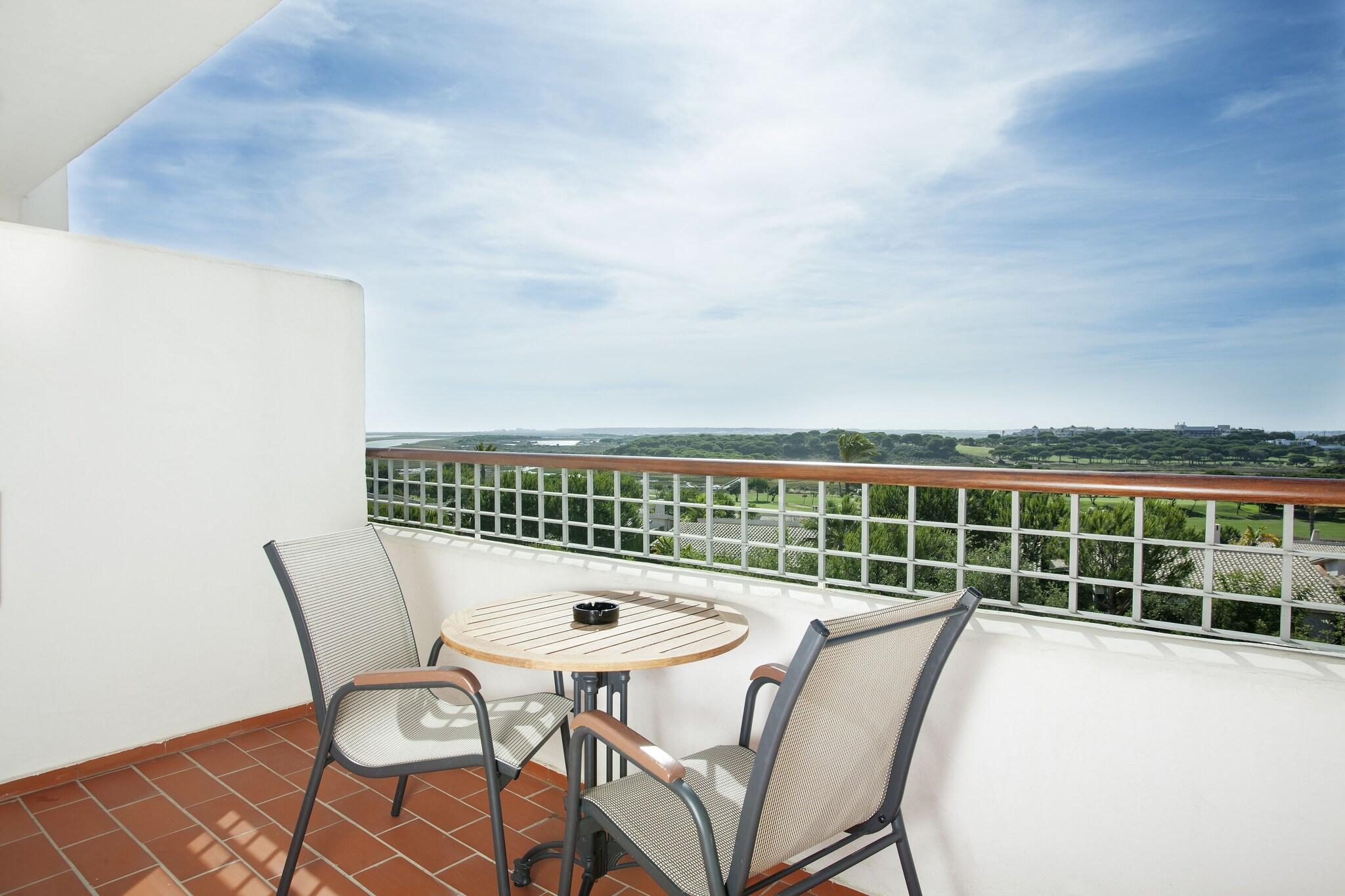 Twin Partial Sea View