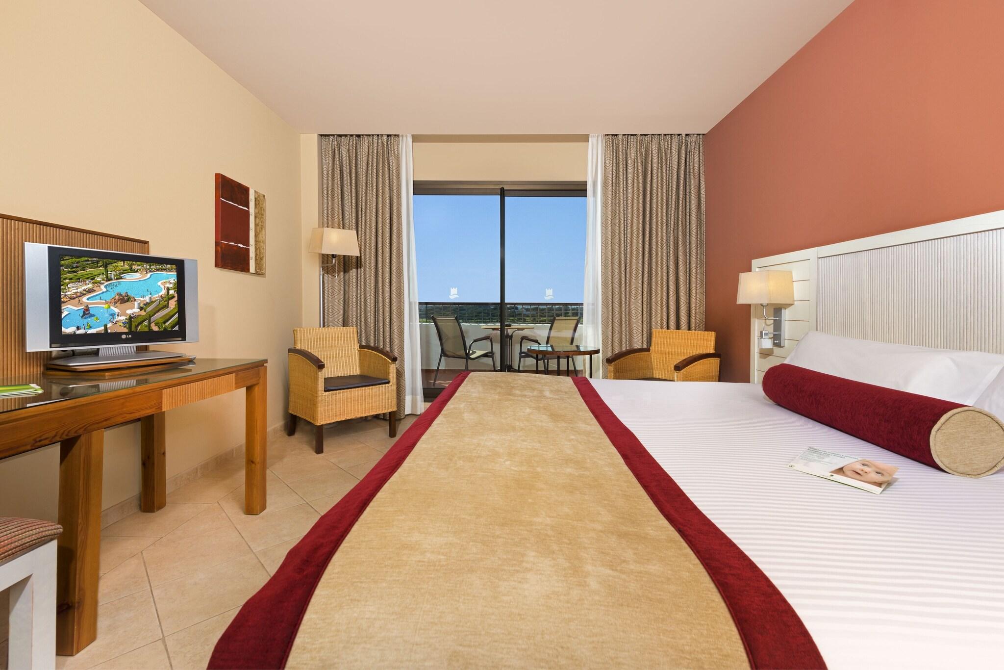 Twin Partial Sea View