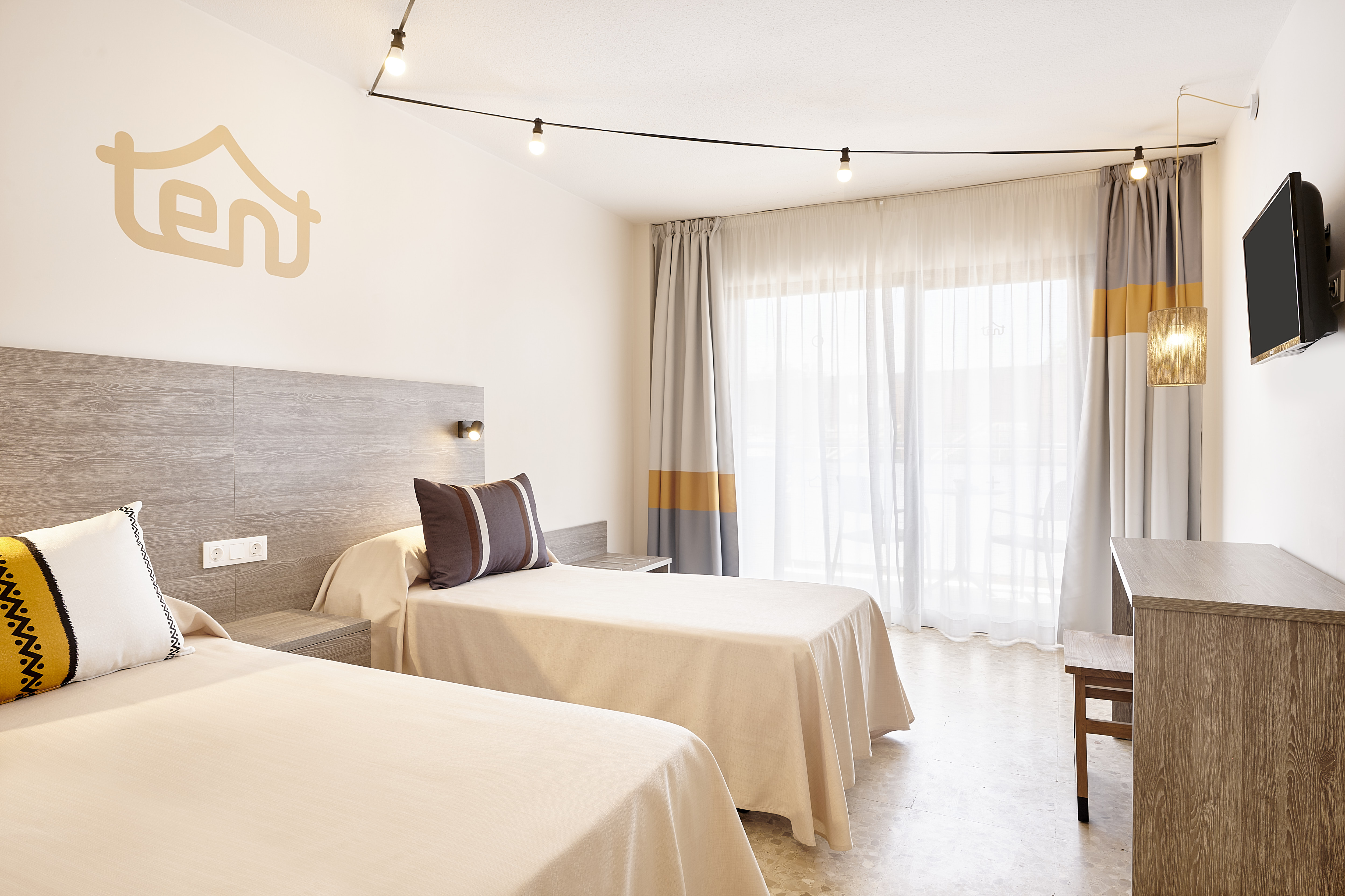 Double or Twin Standard