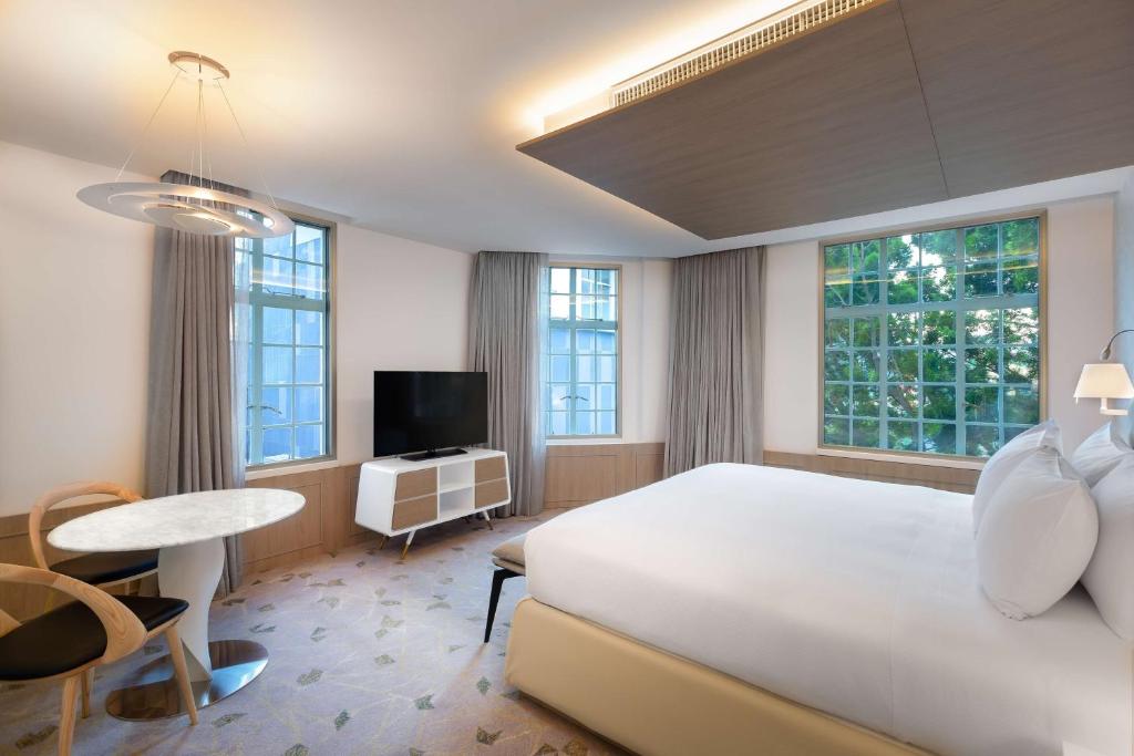 Double King Size Bed