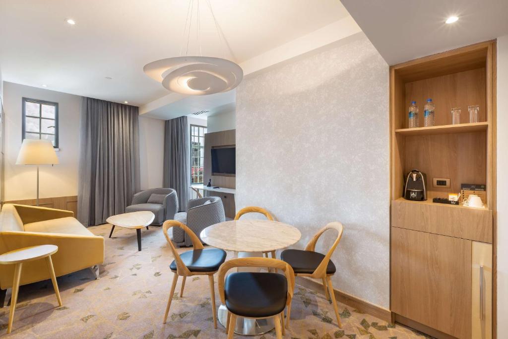 Double King Size Bed