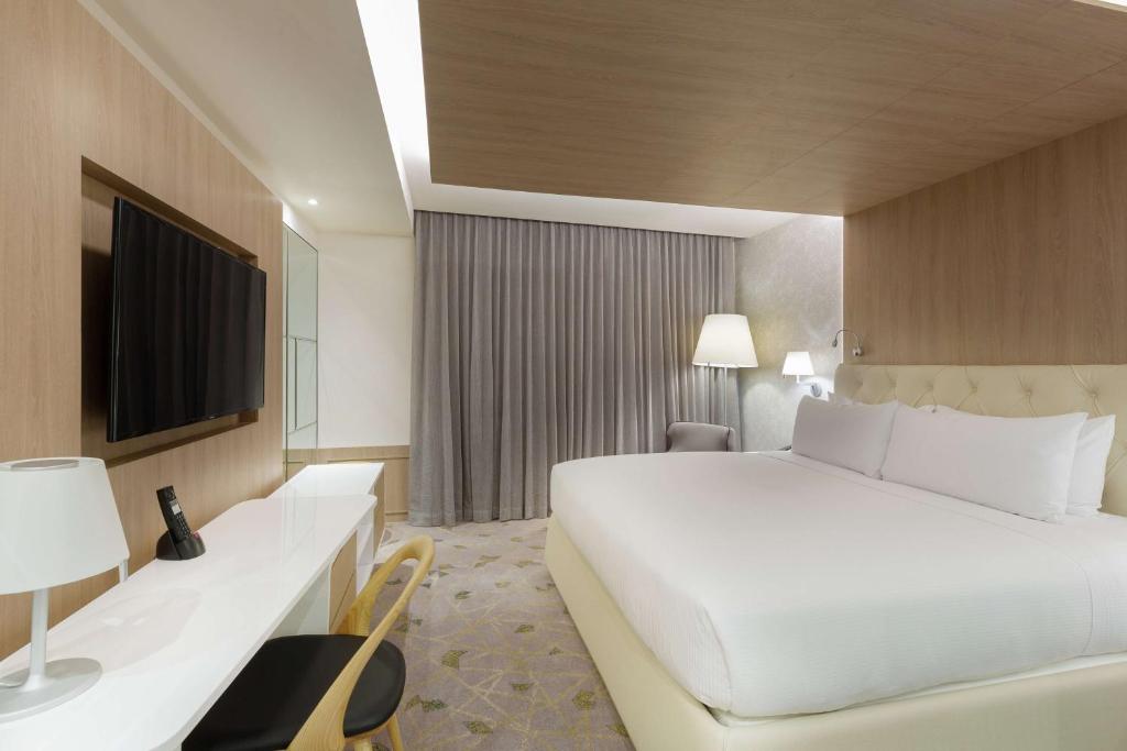 Double King Size Bed