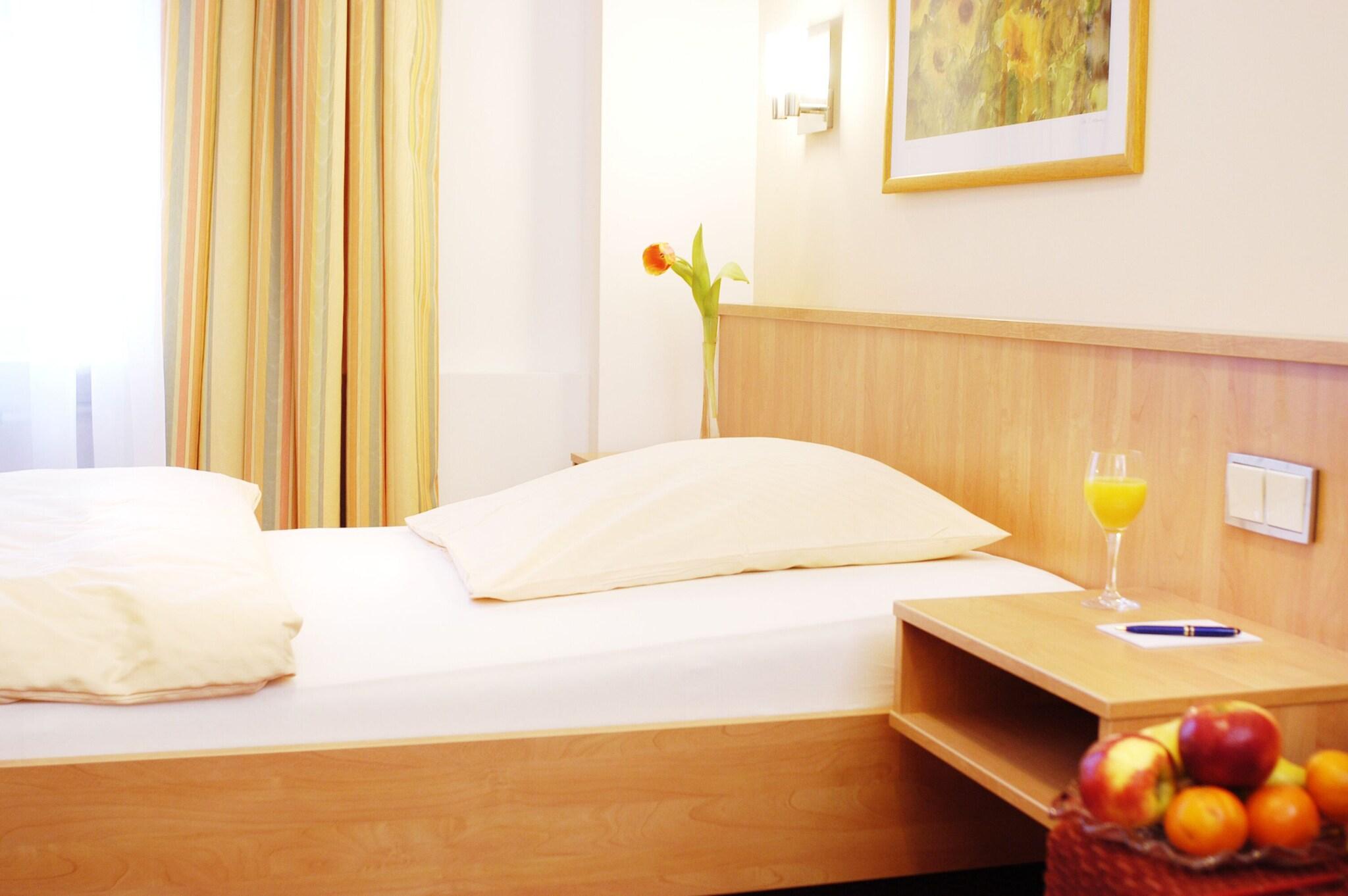 Double Classic Queen Bed