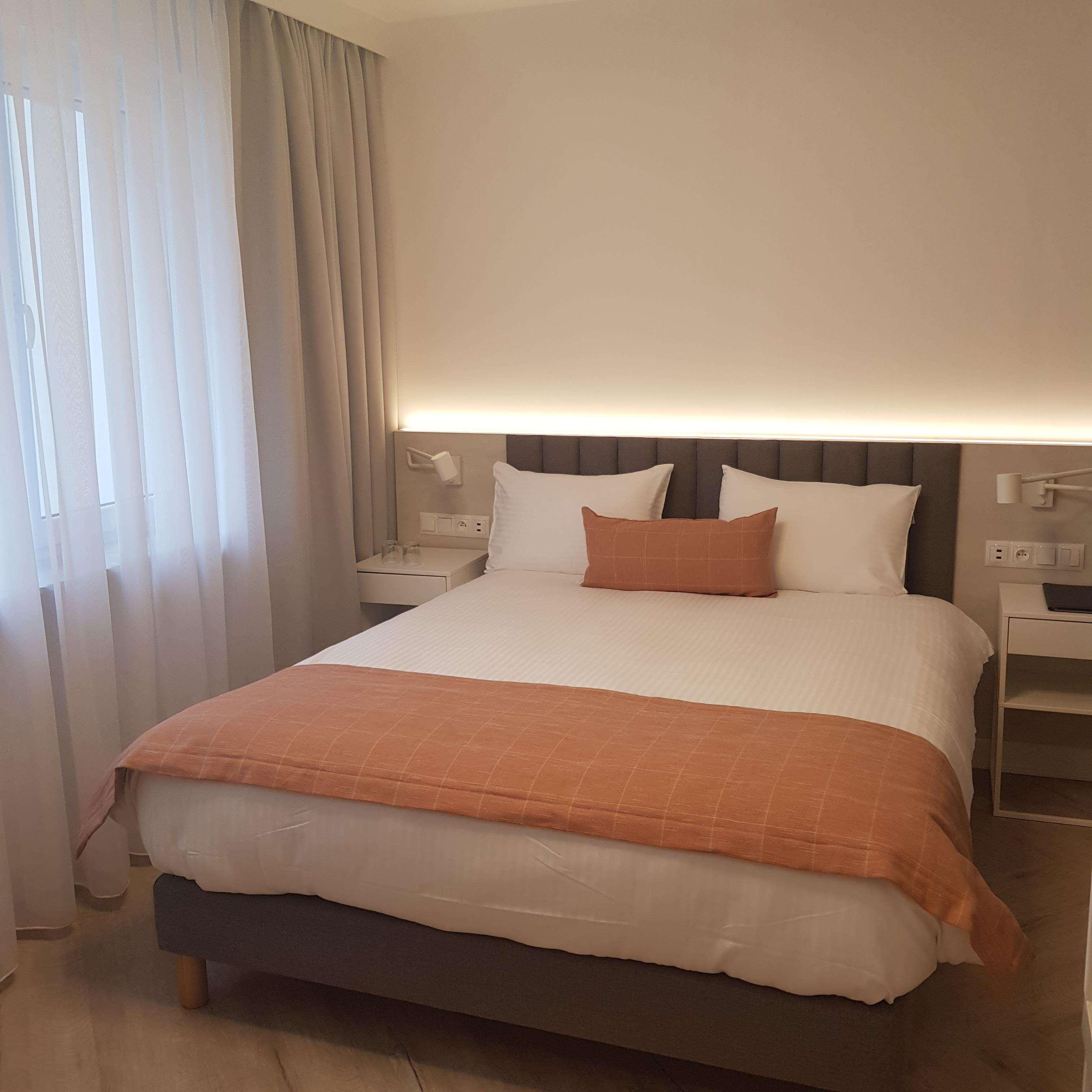 Studio King Size Bed