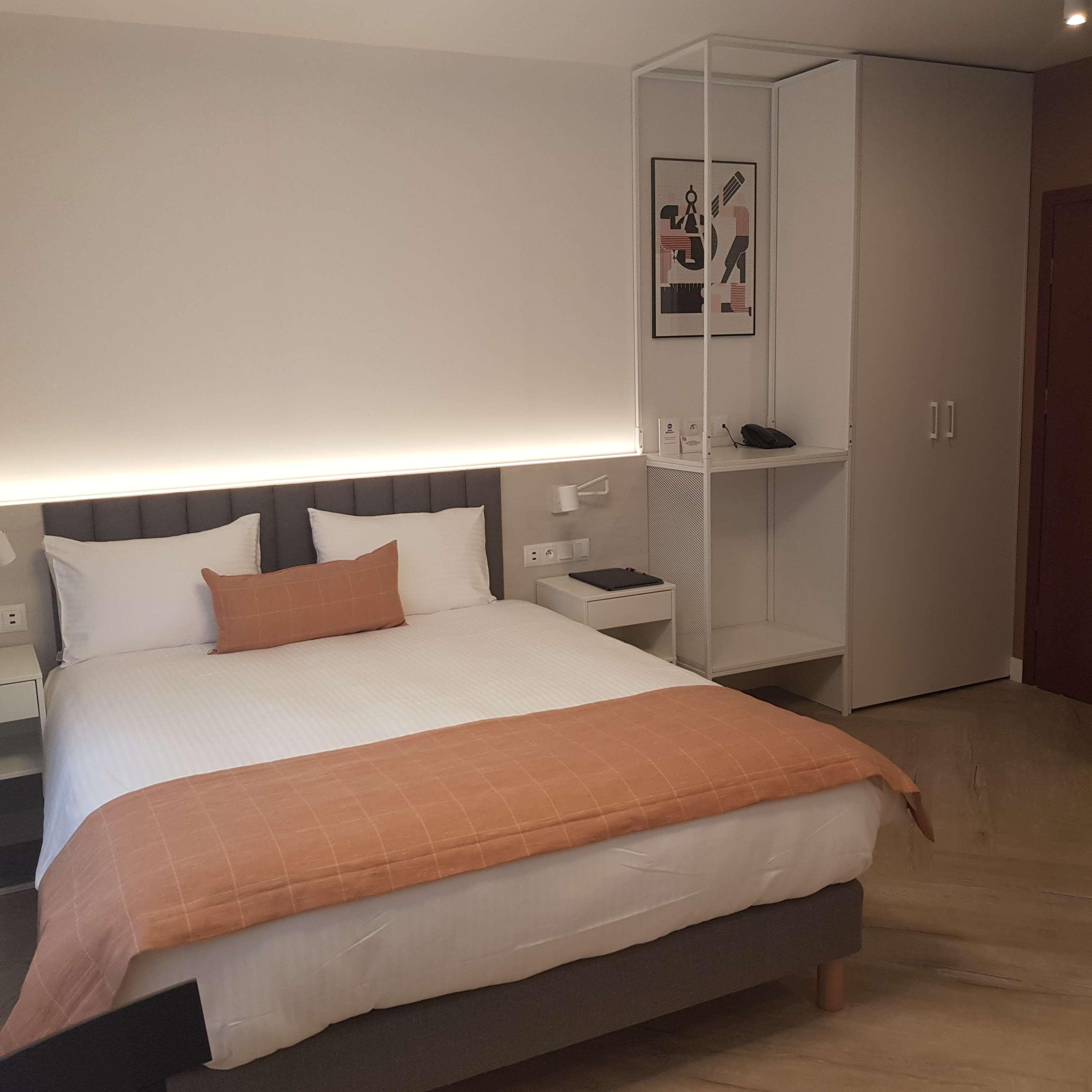 Studio King Size Bed