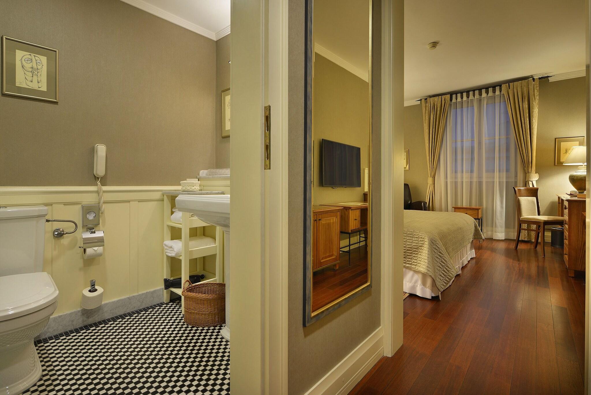 Suite with Kitchenette