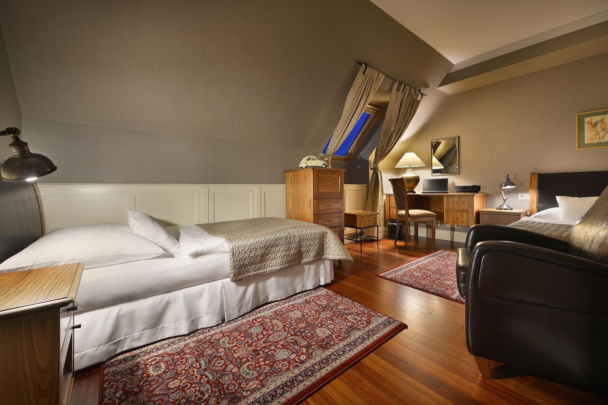 Suite with Kitchenette