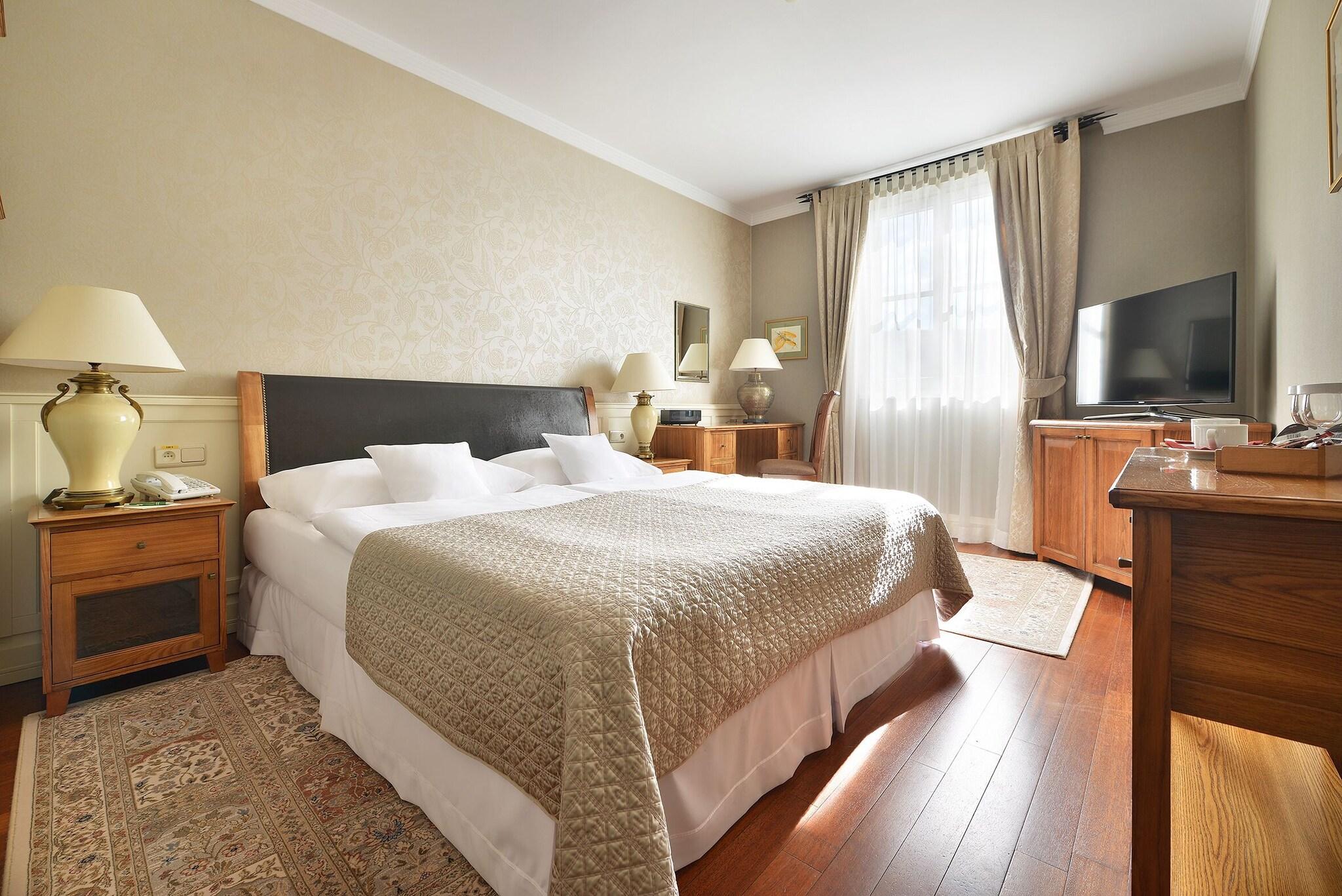 Suite with Kitchenette