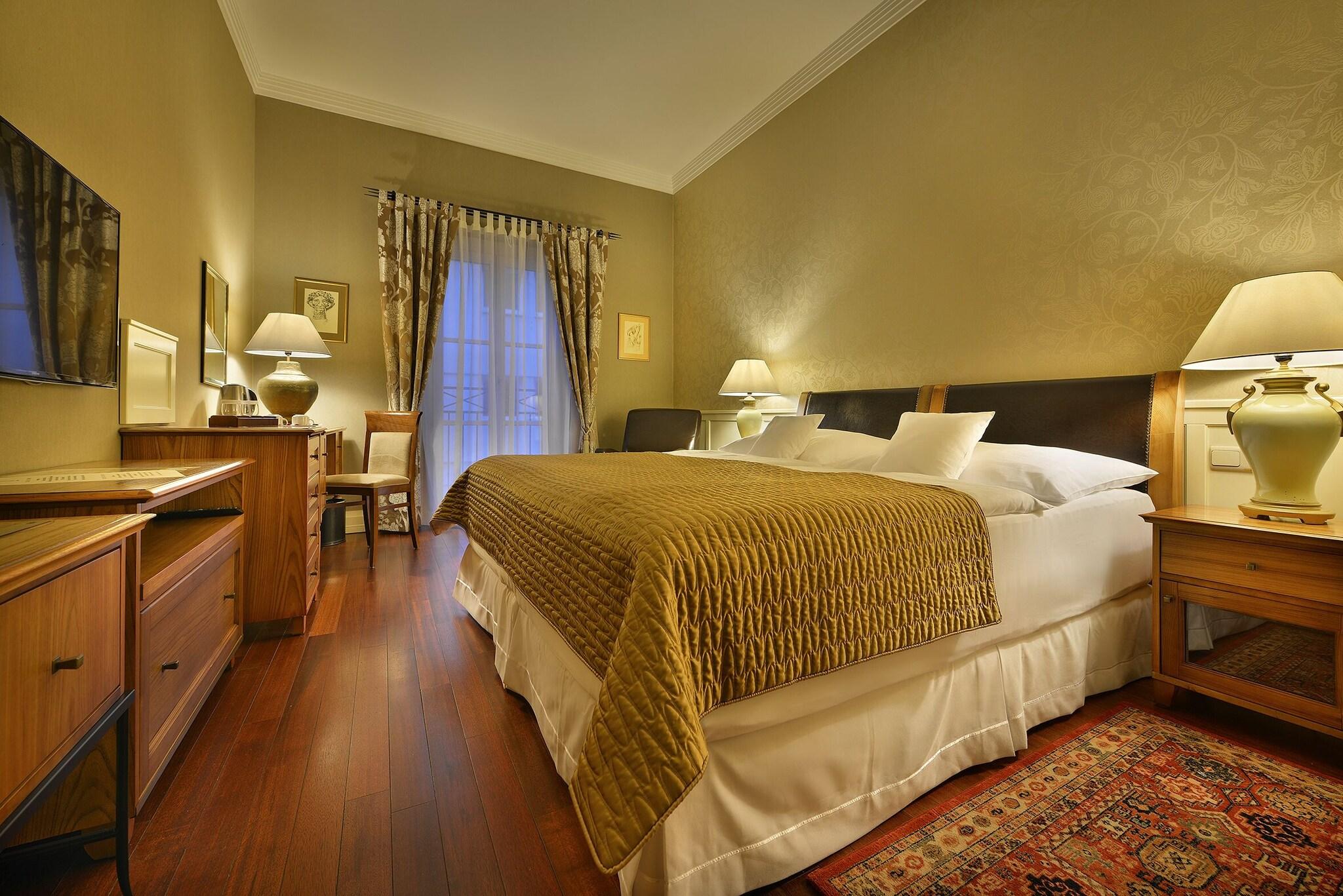 Double Premium Queen Bed