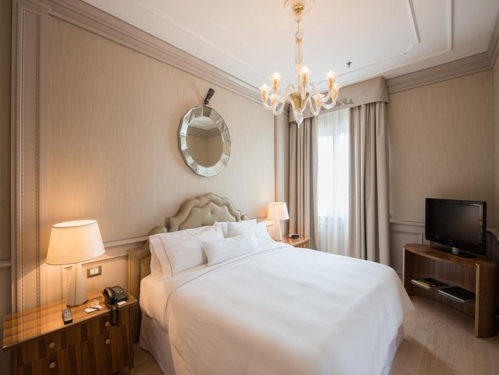 Double Deluxe King Bed