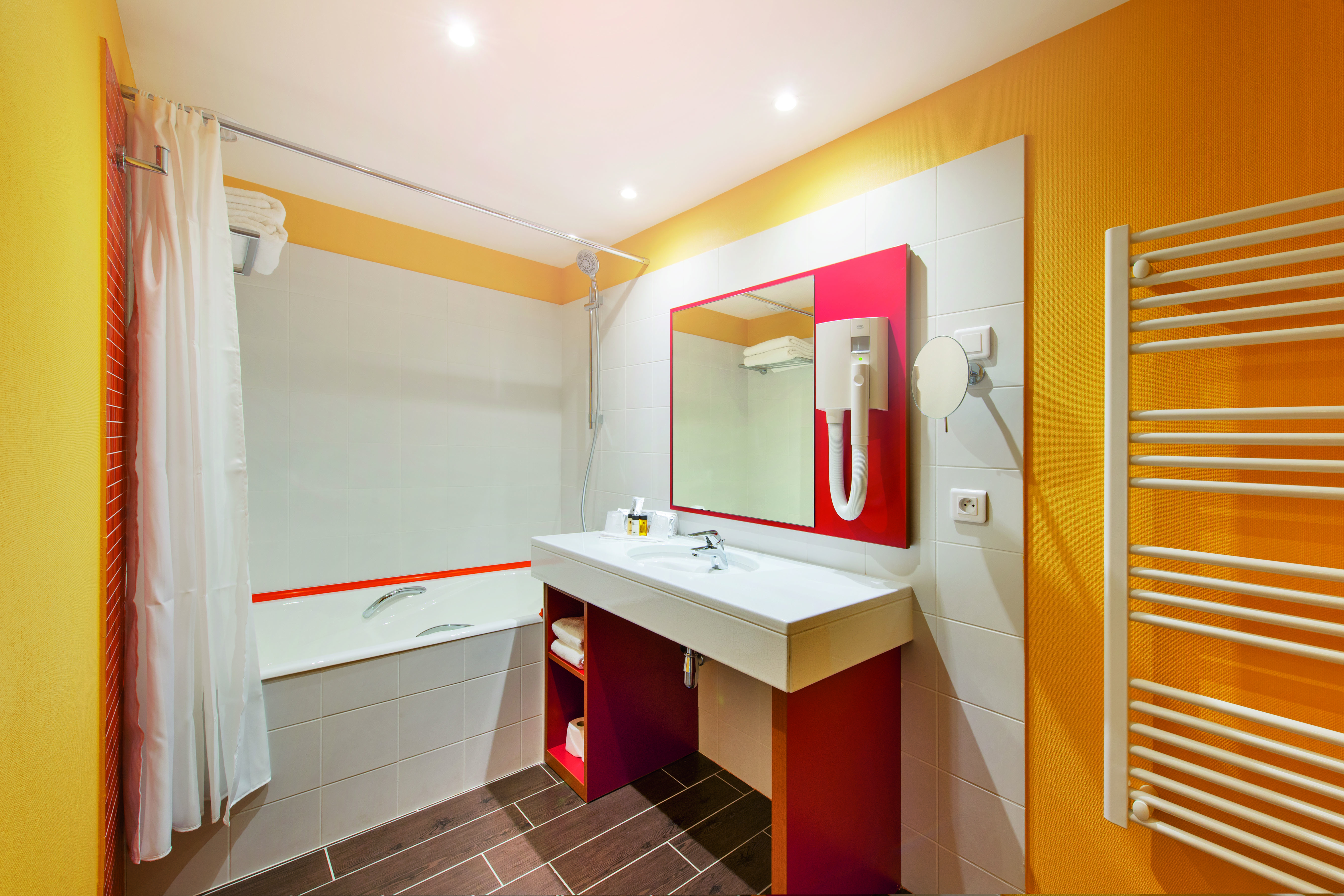 Studio Queen Size Bed