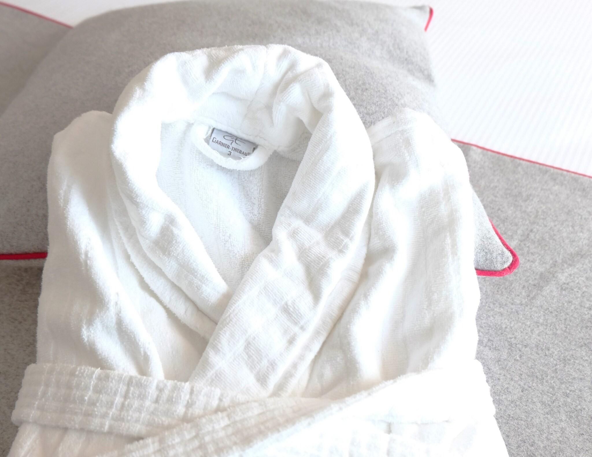 Double Classic Queen Bed