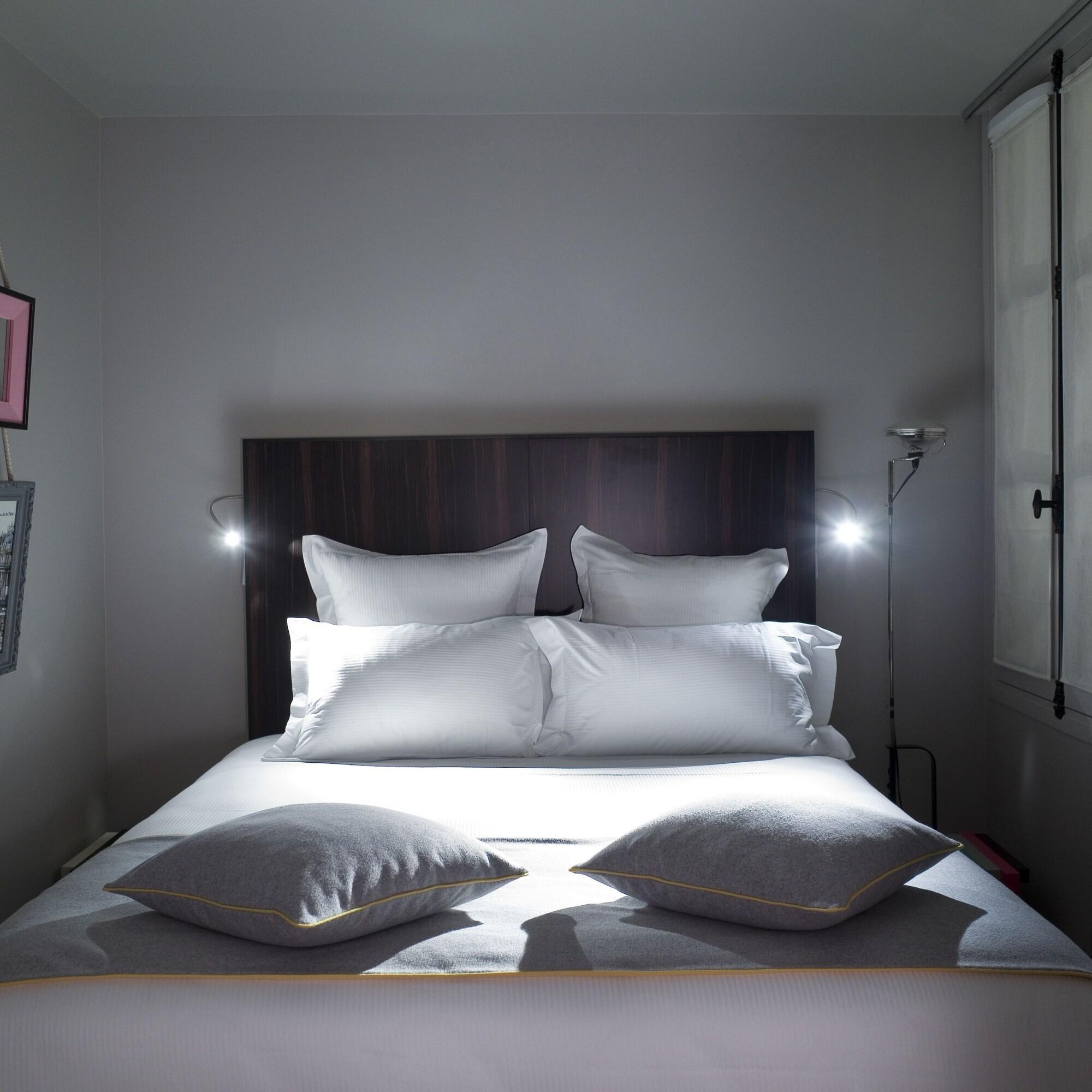 Double Classic Queen Bed