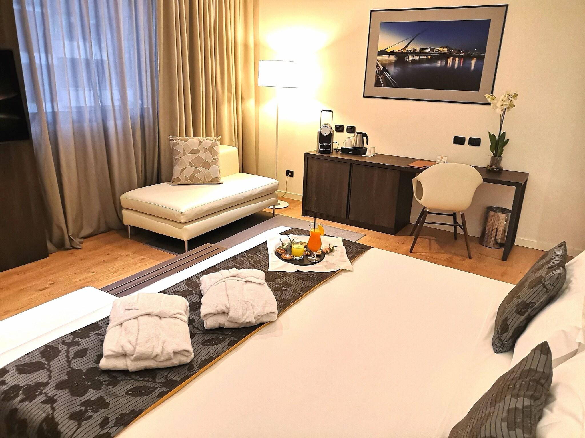 Junior Suite King Size Bed