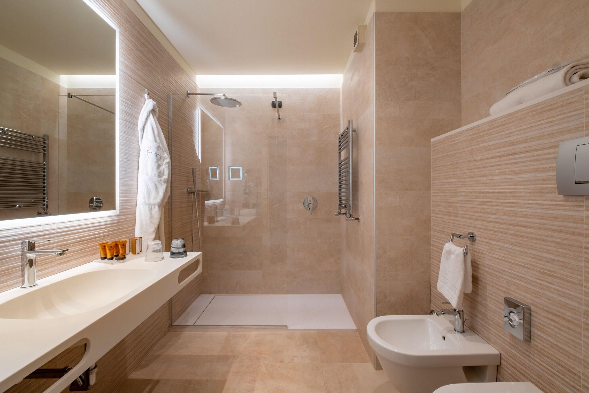 Double Single Deluxe City View King Bed