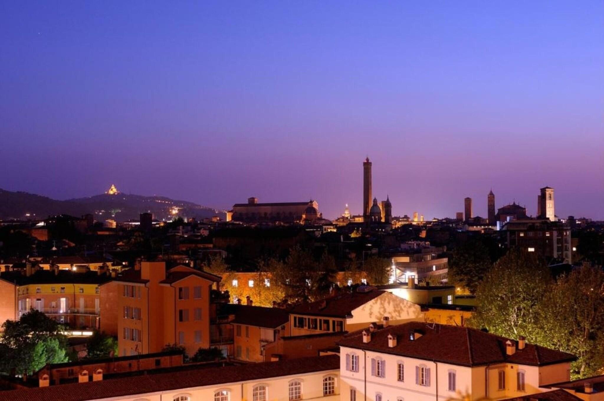 Double Single Deluxe City View King Bed