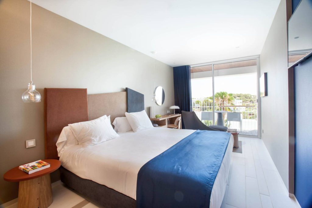 Double or Twin Standard