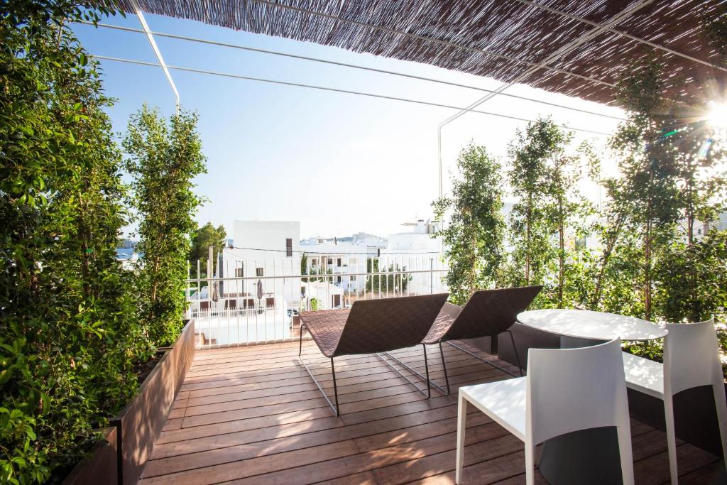 Double or Twin Deluxe with Terrace