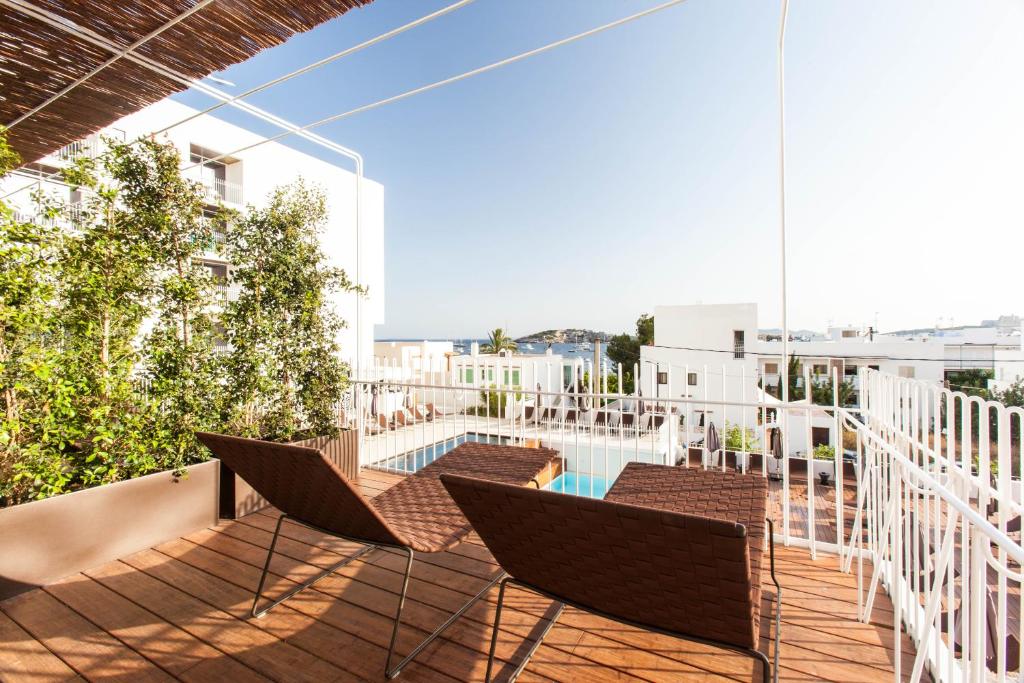 Double or Twin Deluxe with Terrace