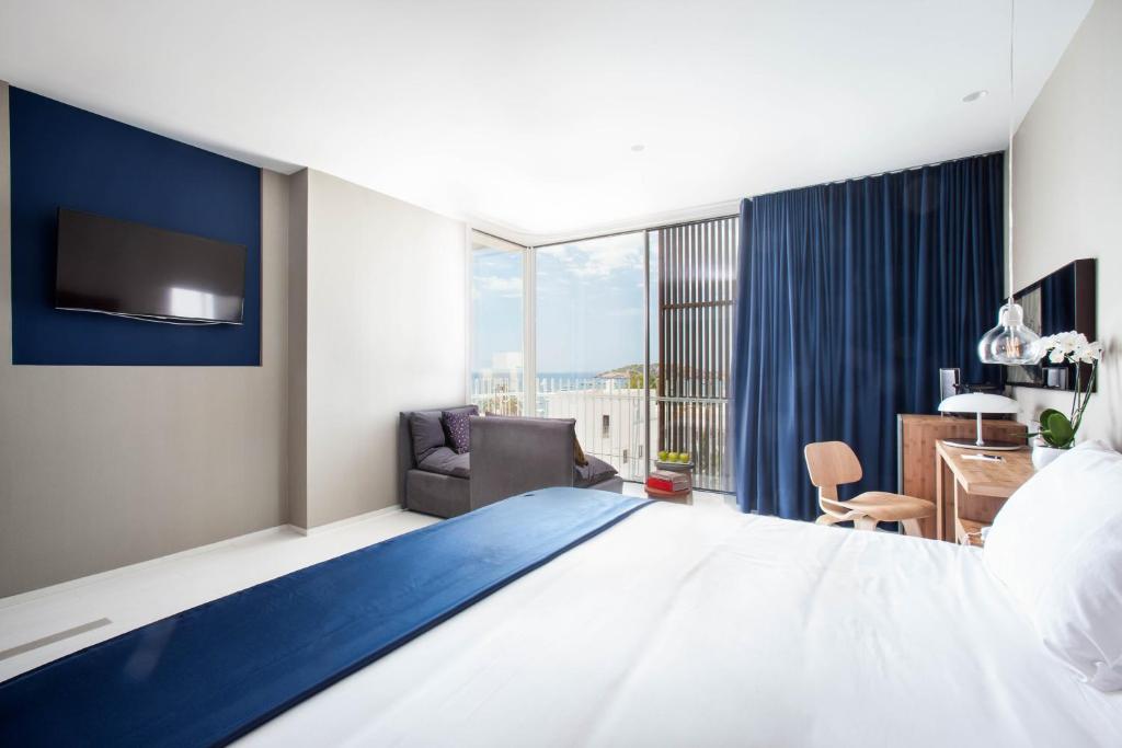 Studio Ocean Front with Balcony