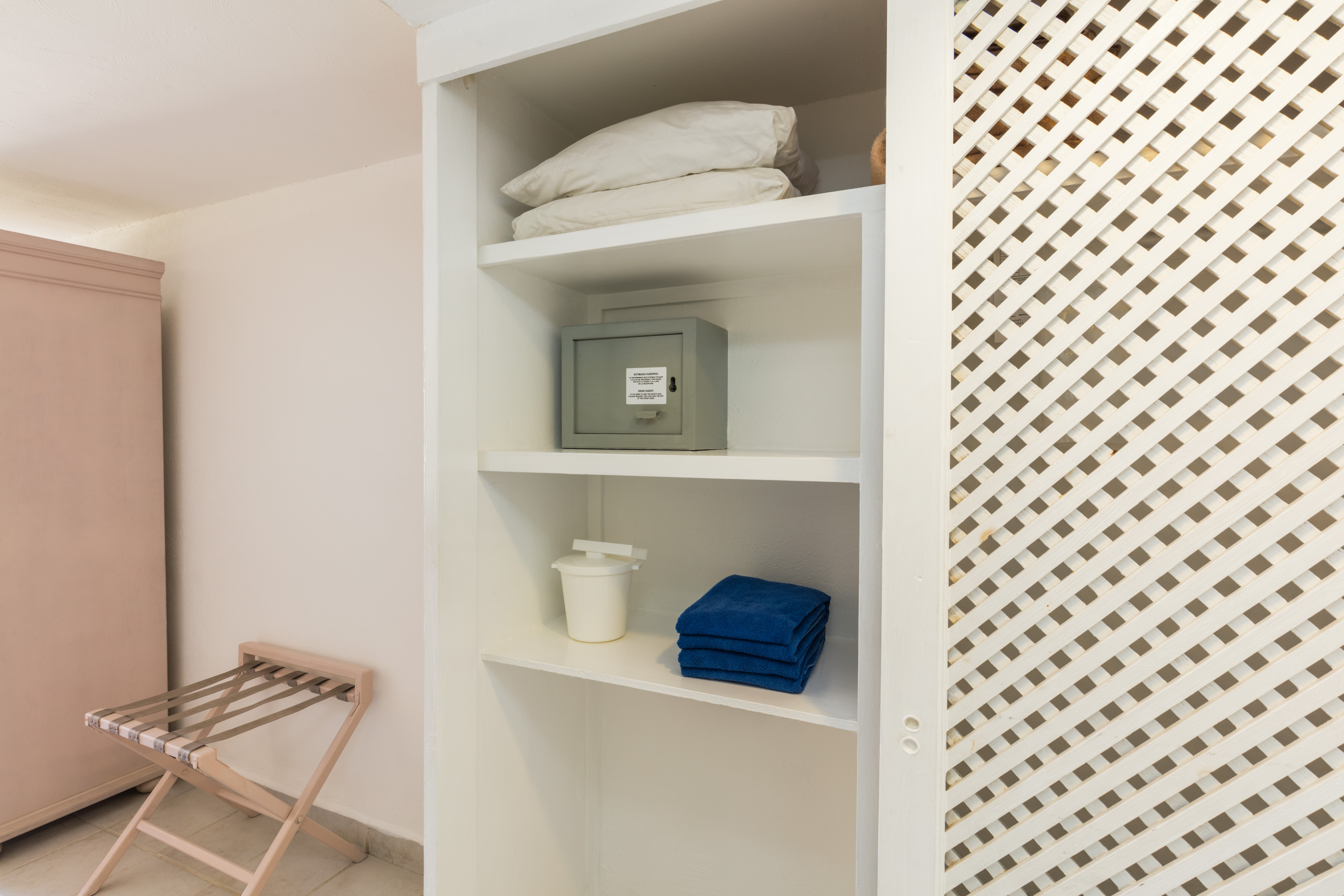 Single Partial Ocean View King Bed