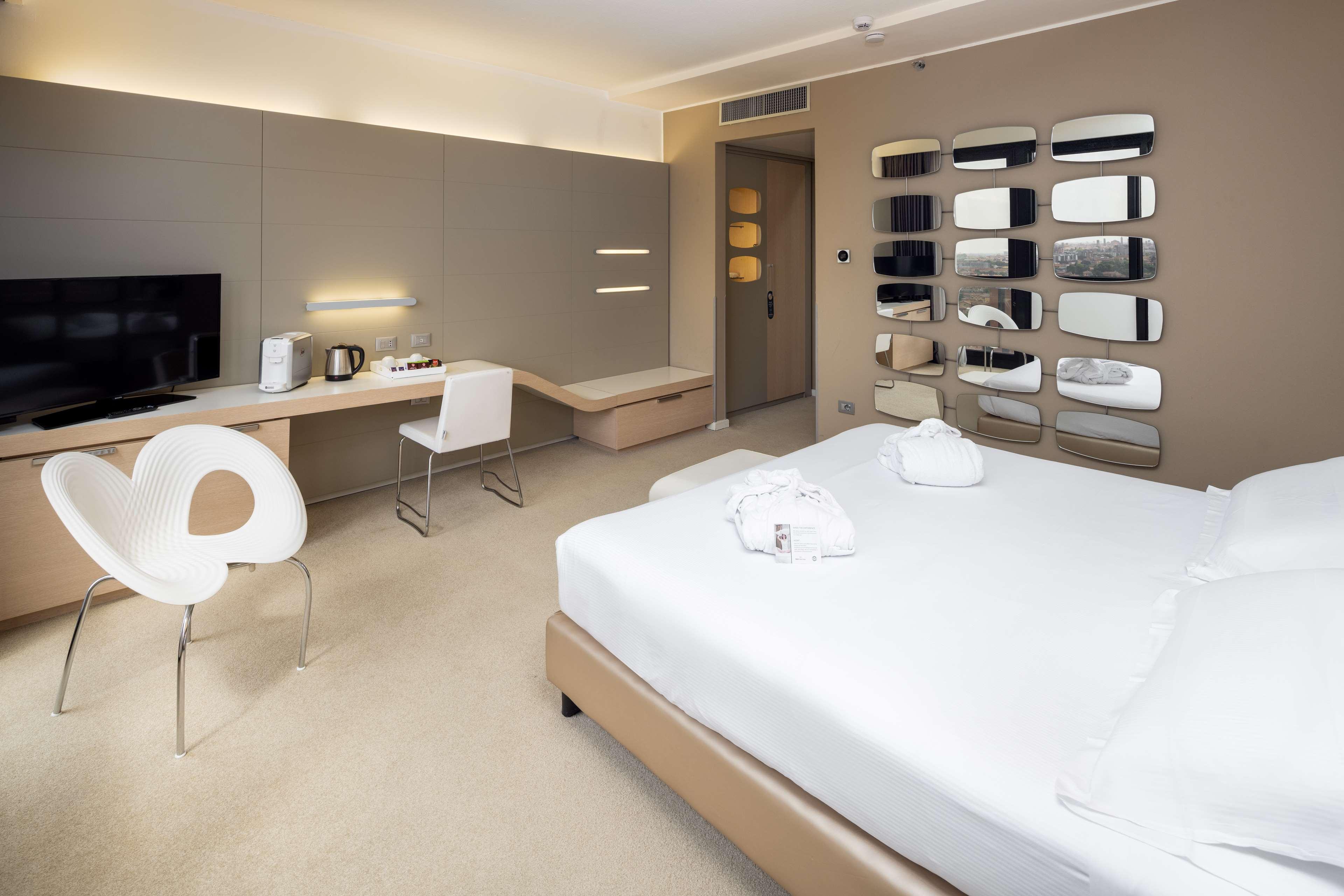 Double Deluxe King Bed