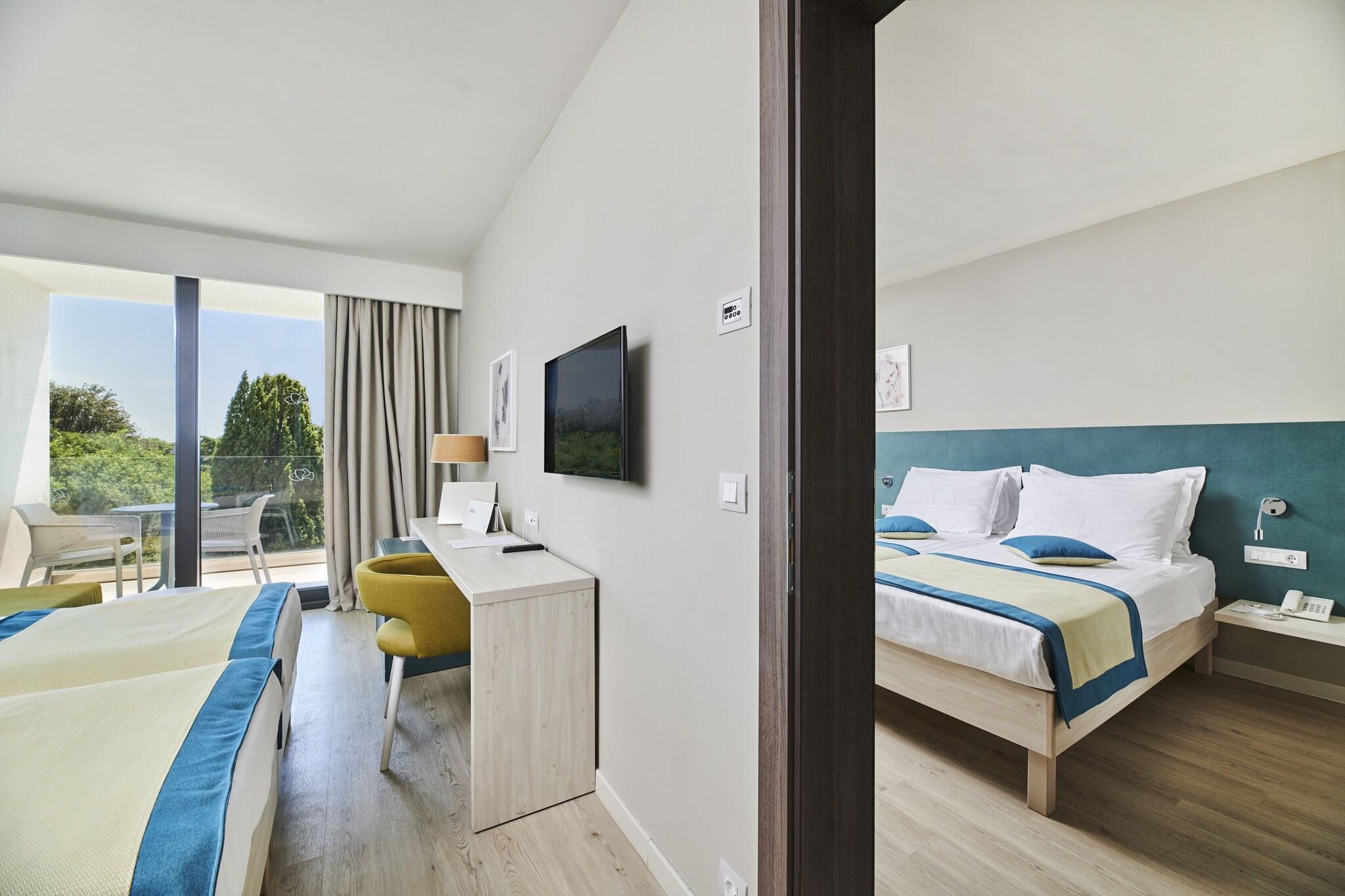 Room Connecting Room