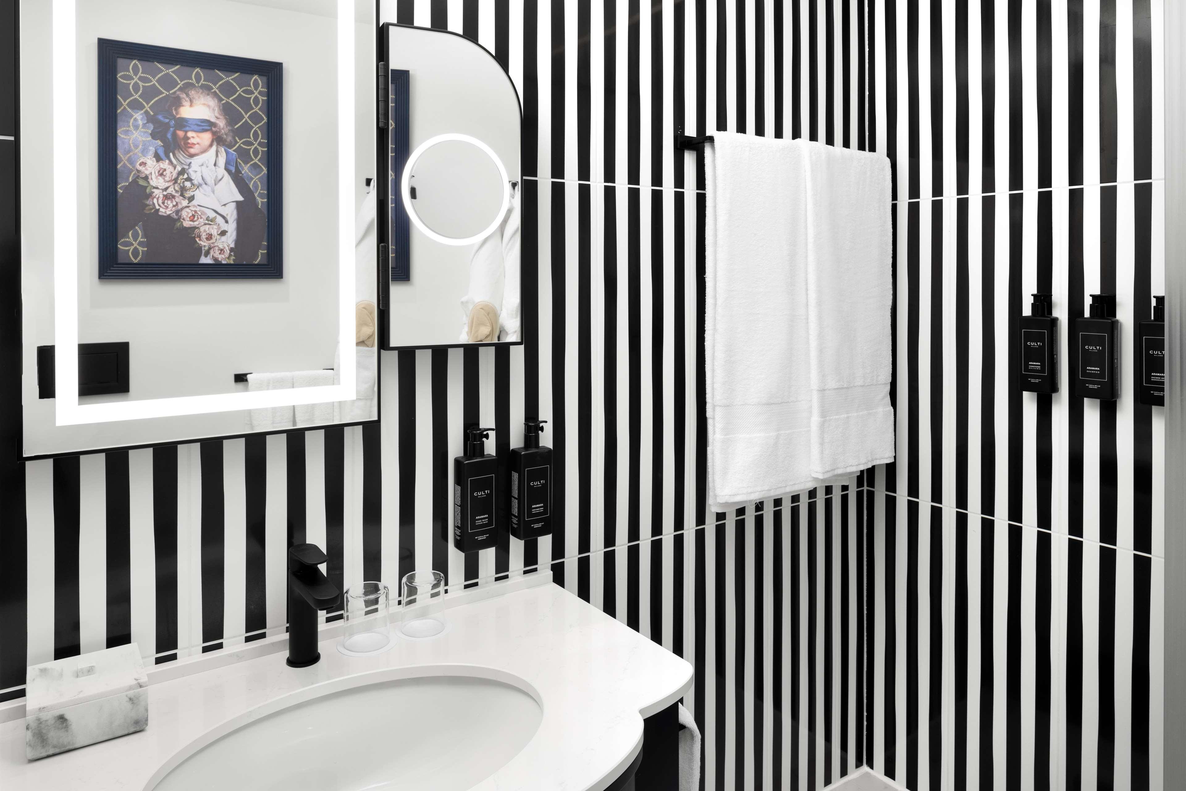 Junior Suite King Size Bed