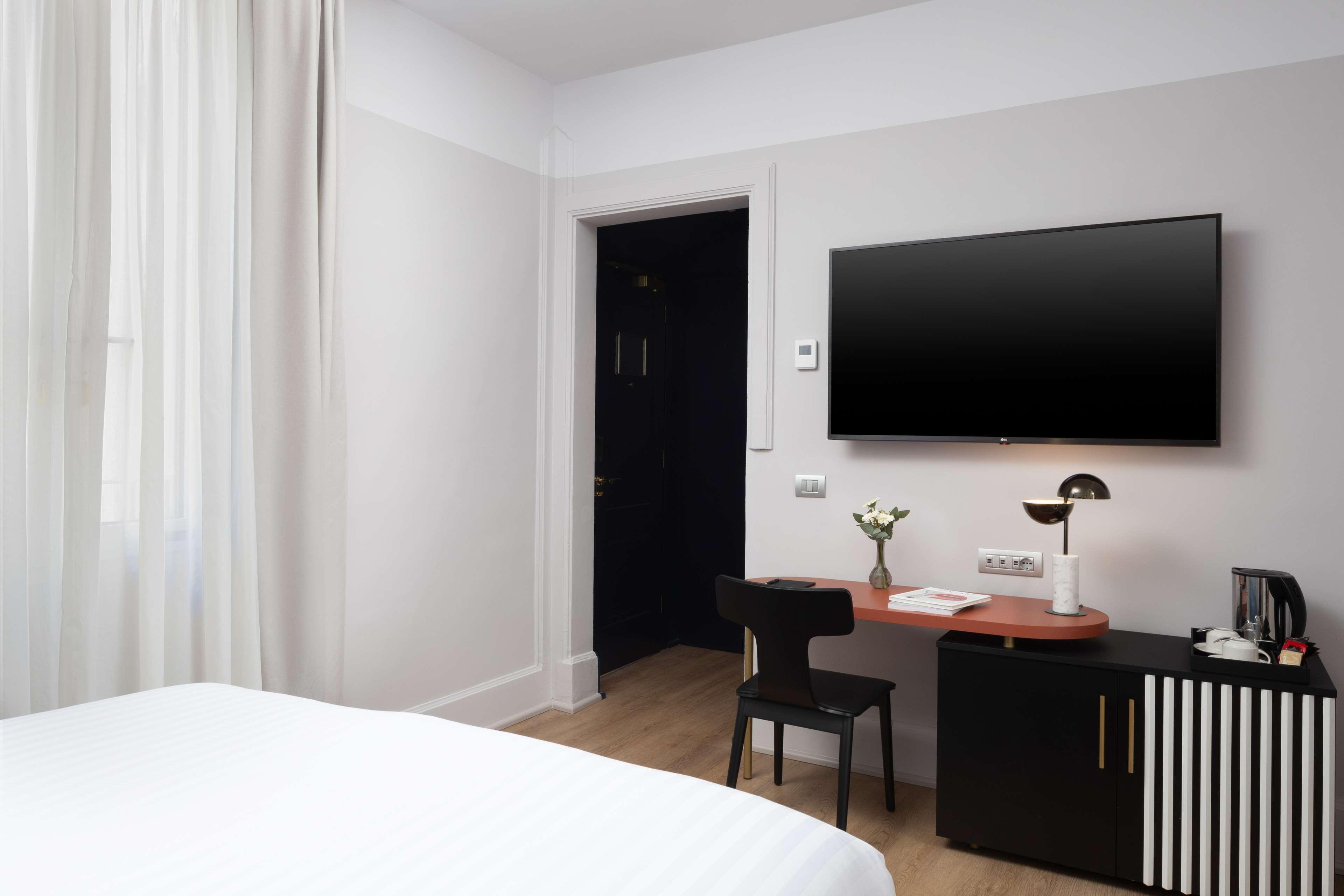 Double or Twin Accessible-queen Size Bed