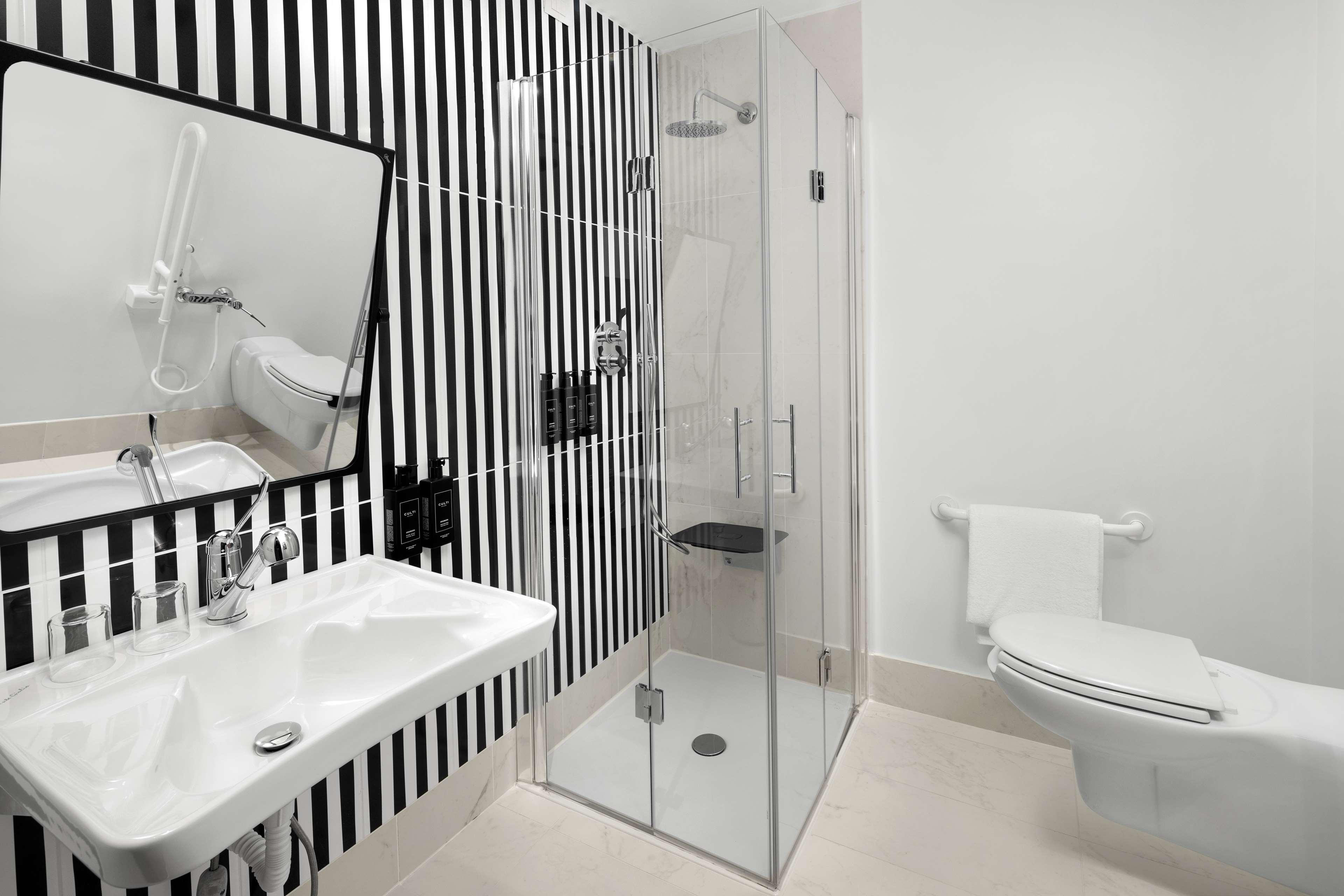 Double or Twin Accessible King Size Bed