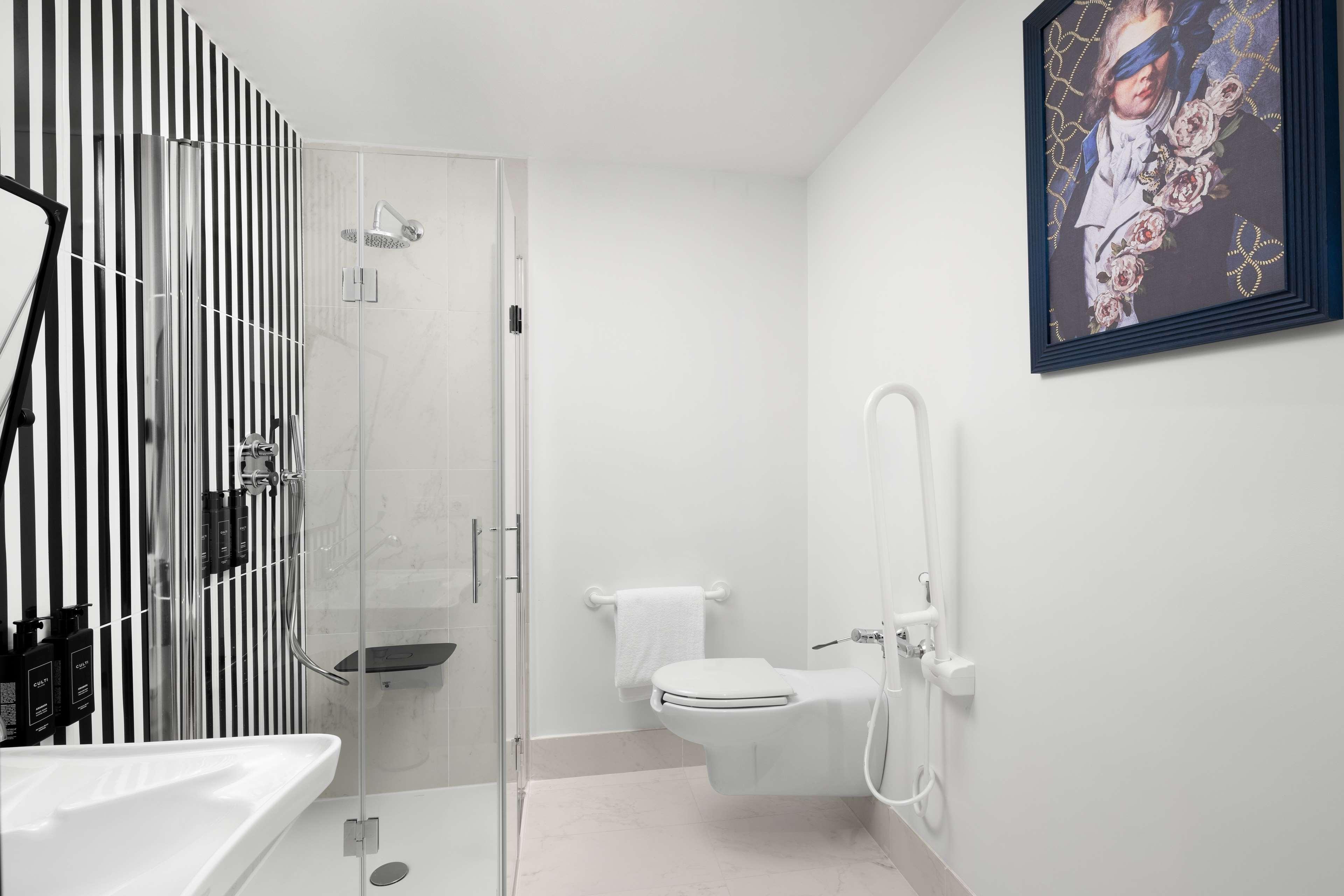 Double or Twin Accessible King Size Bed