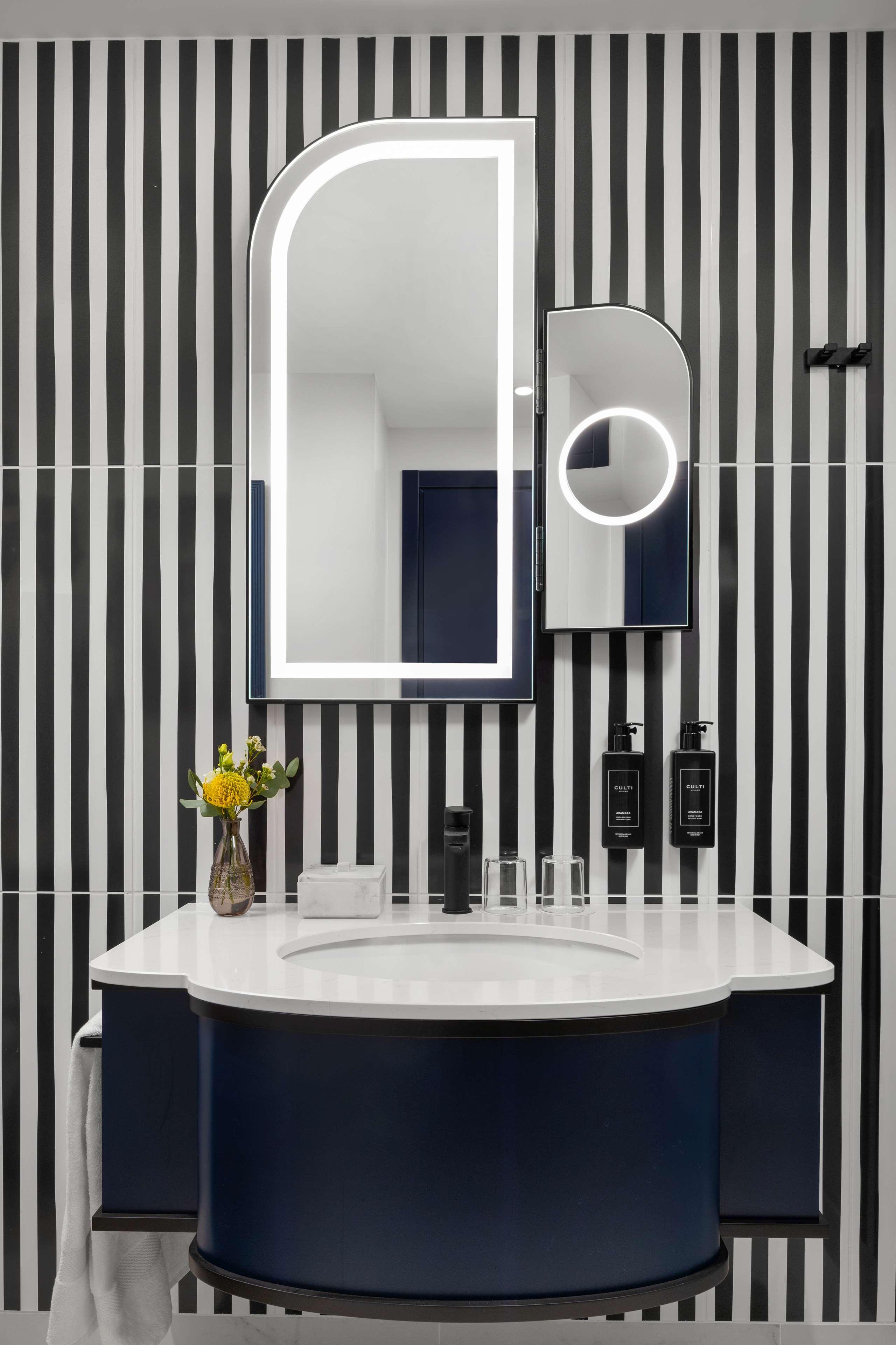 Double or Twin Classic King Bed