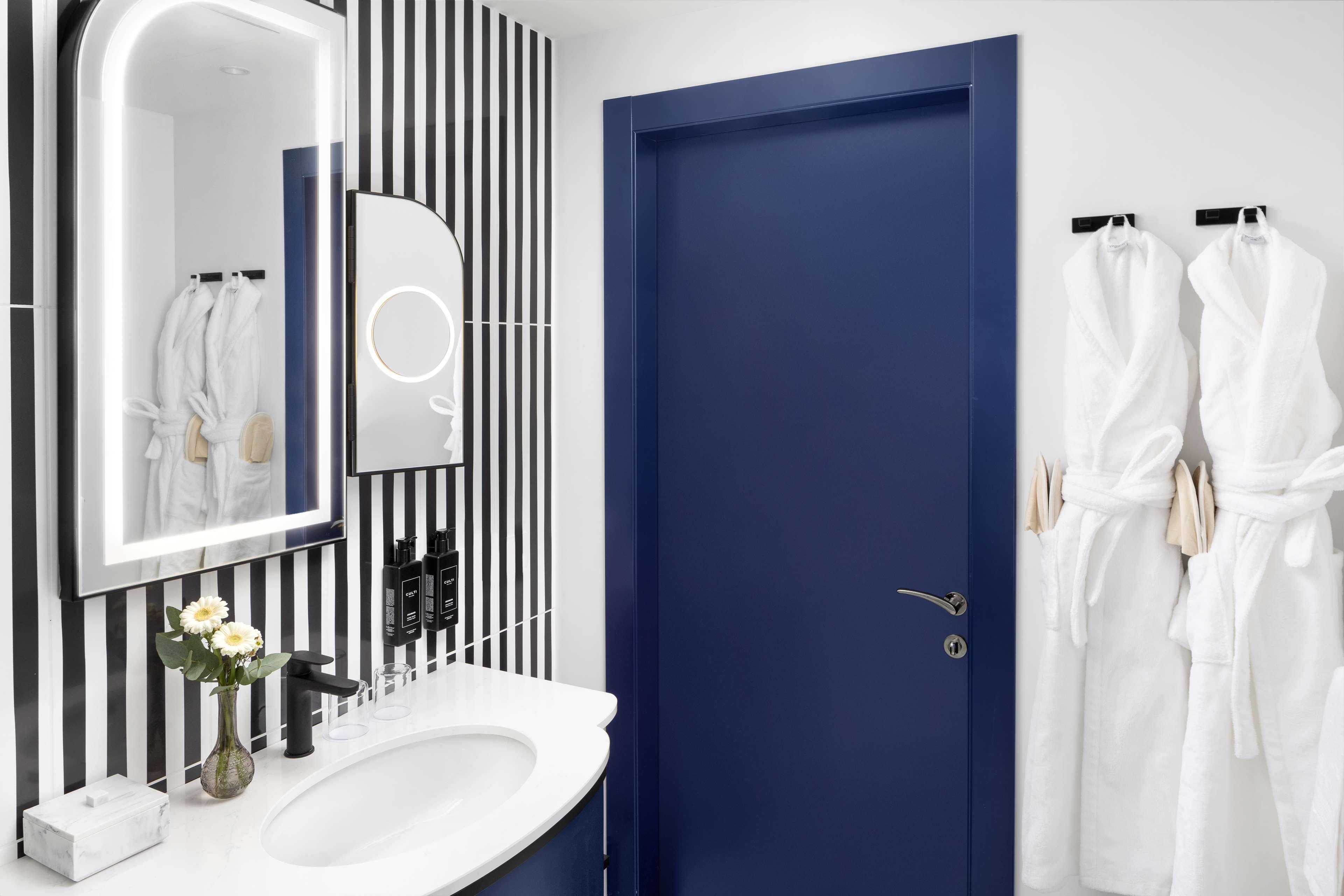 Double or Twin Classic King Bed