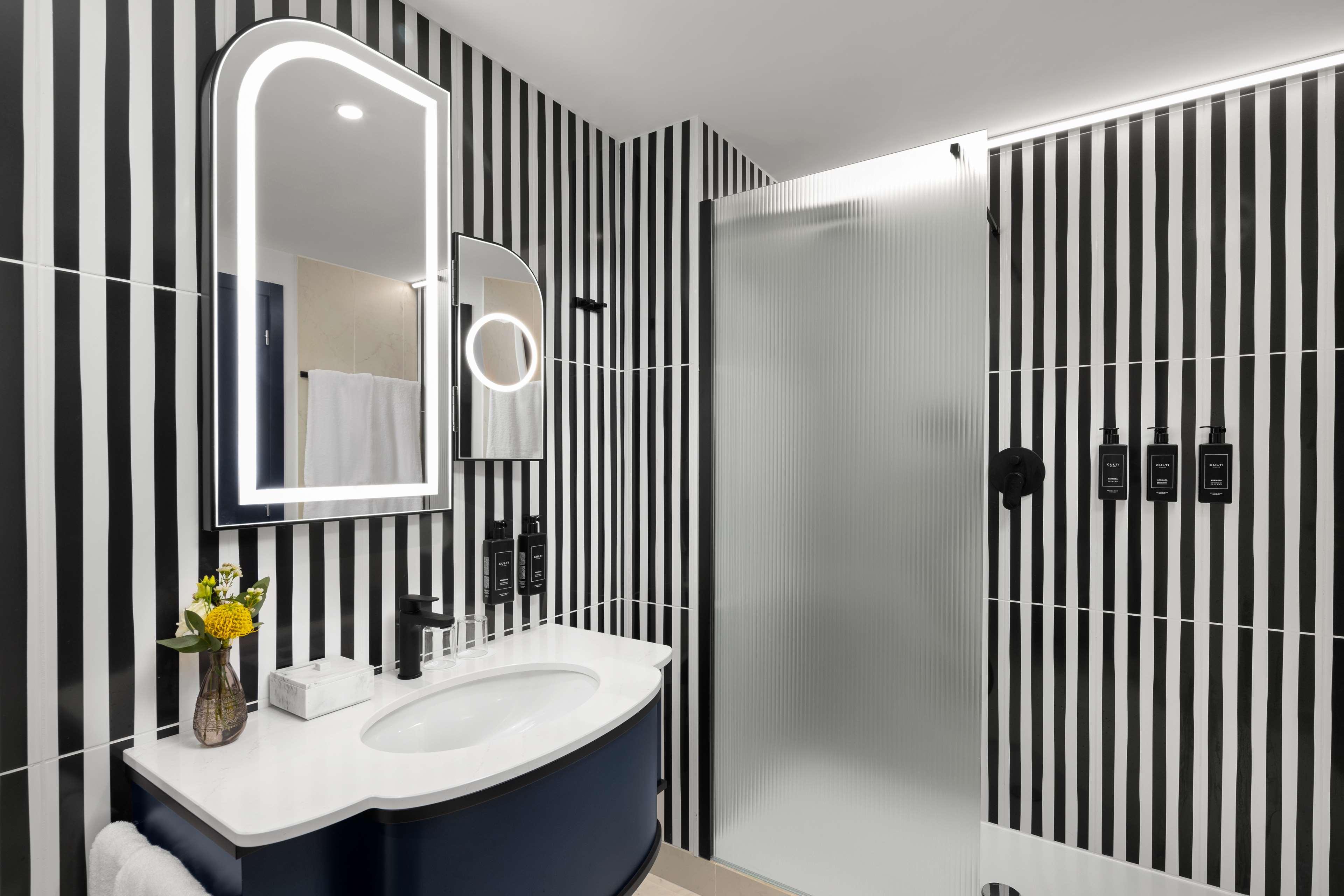 Double or Twin Deluxe King Bed