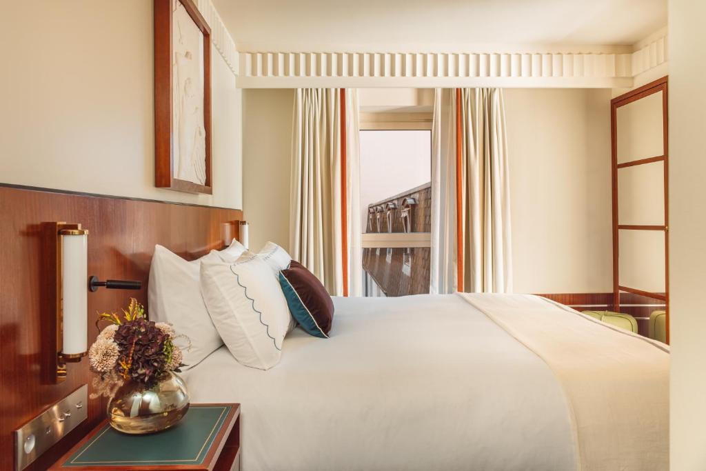 Double King Size Bed