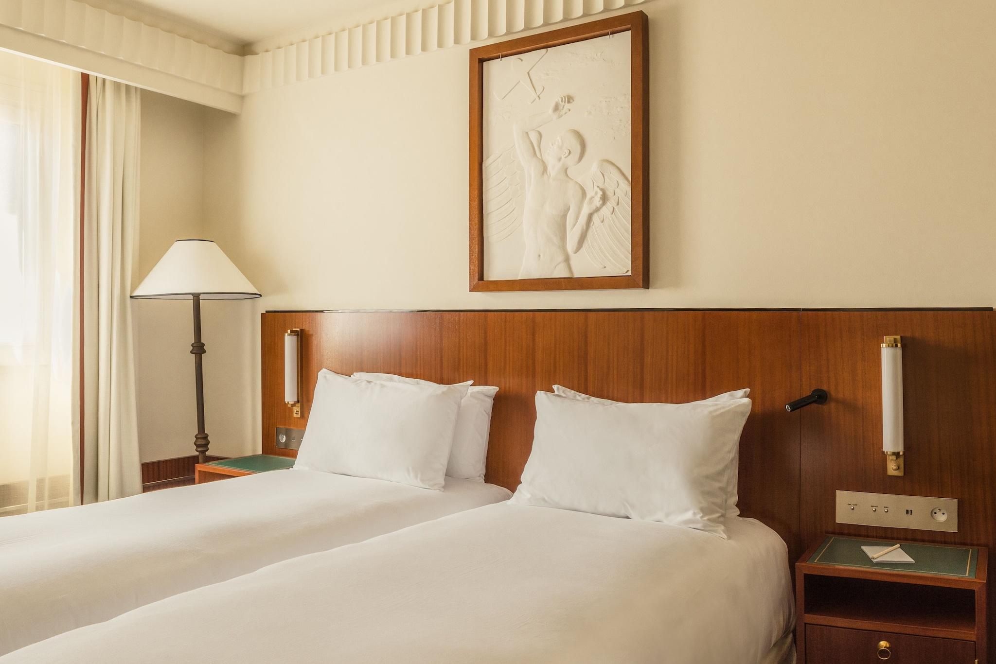 Double Connecting Room