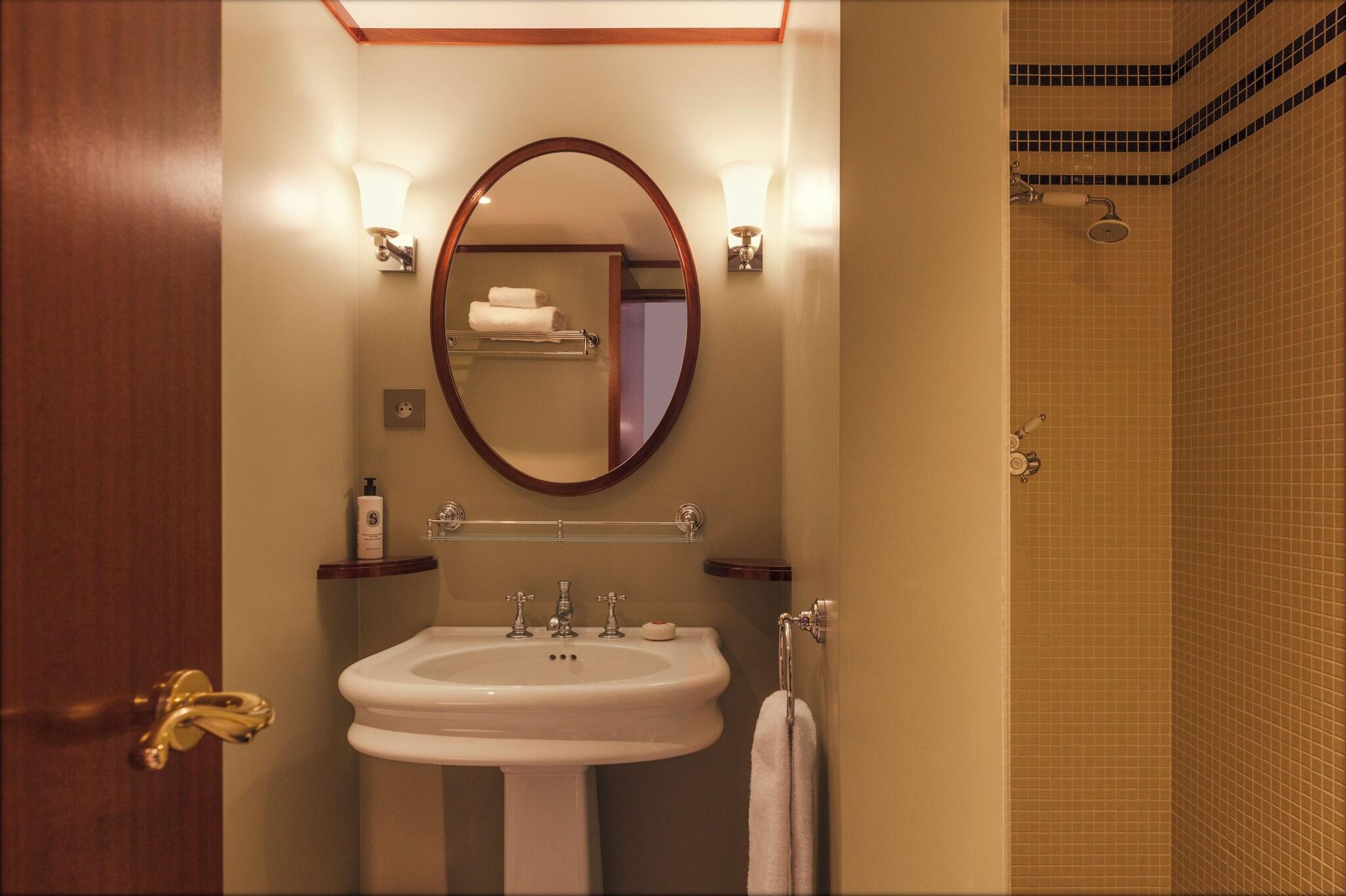 Double Connecting Room