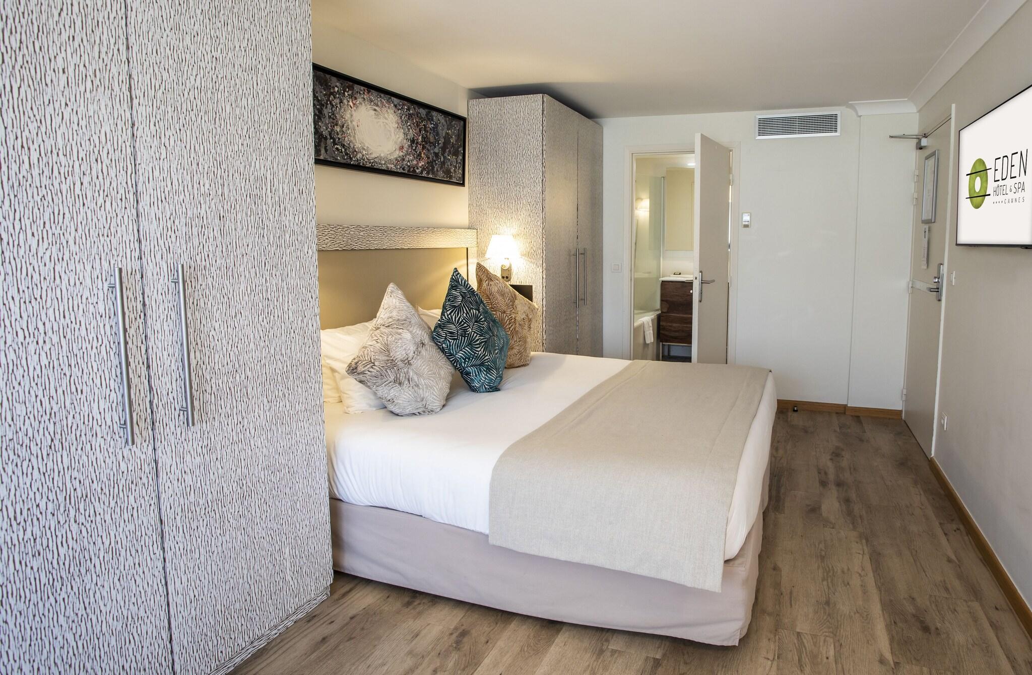 Family Room Three Beds