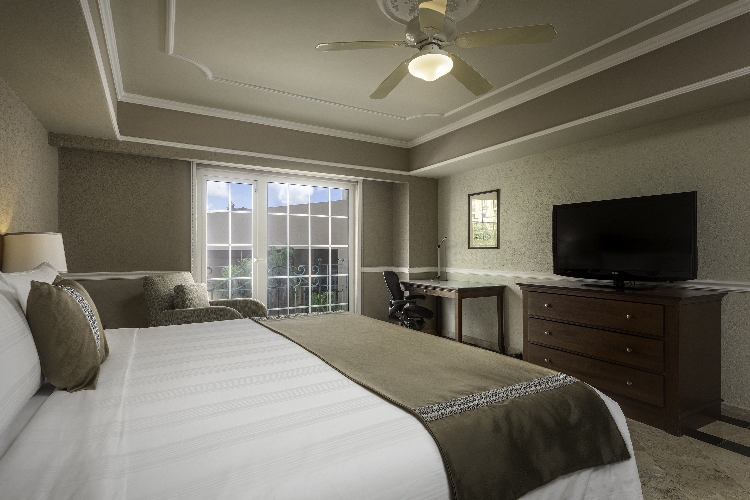 Double Deluxe King Bed