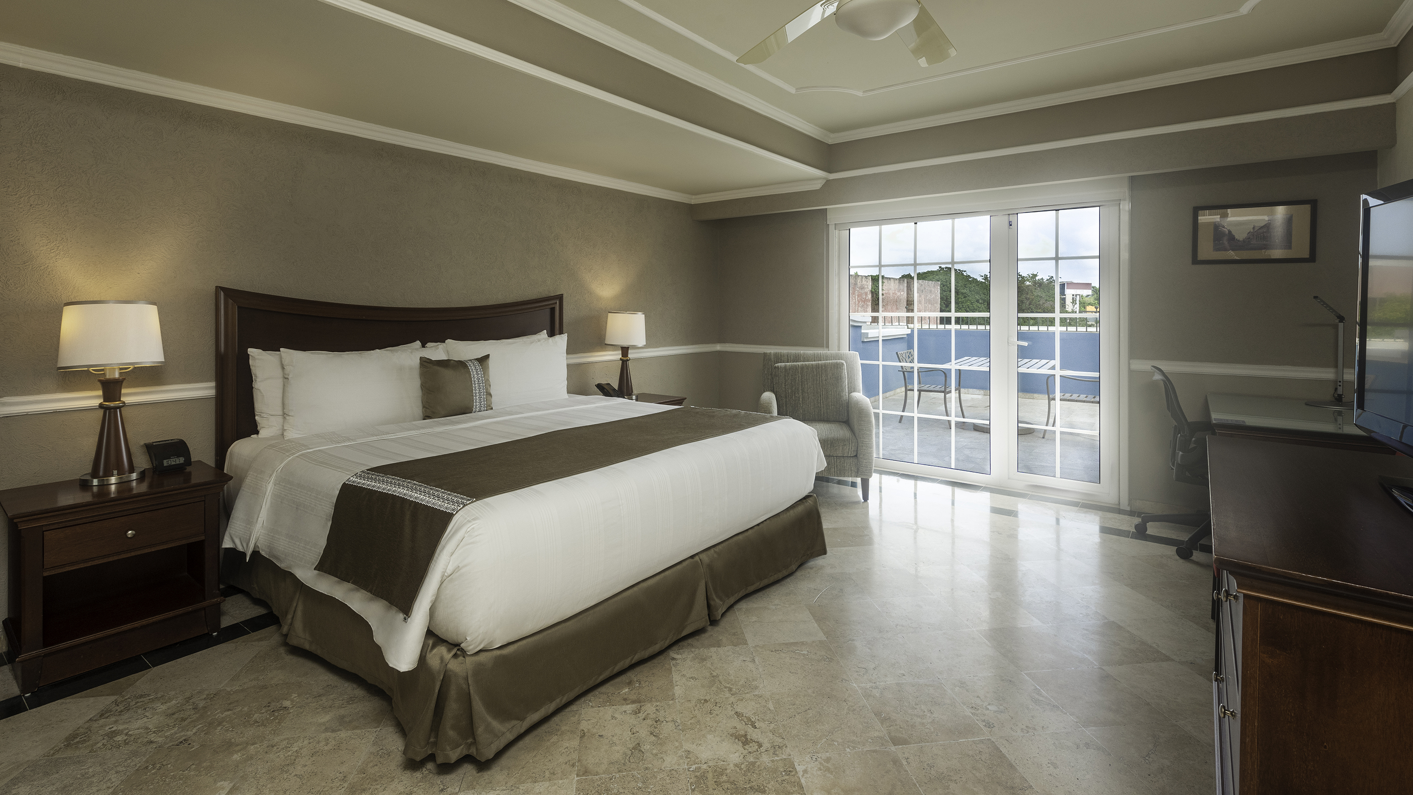 Double Deluxe King Bed