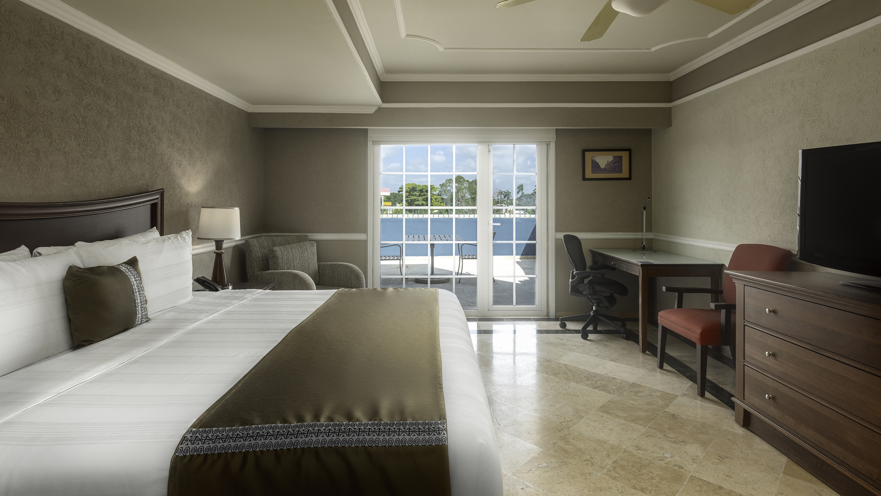 Double Deluxe King Bed