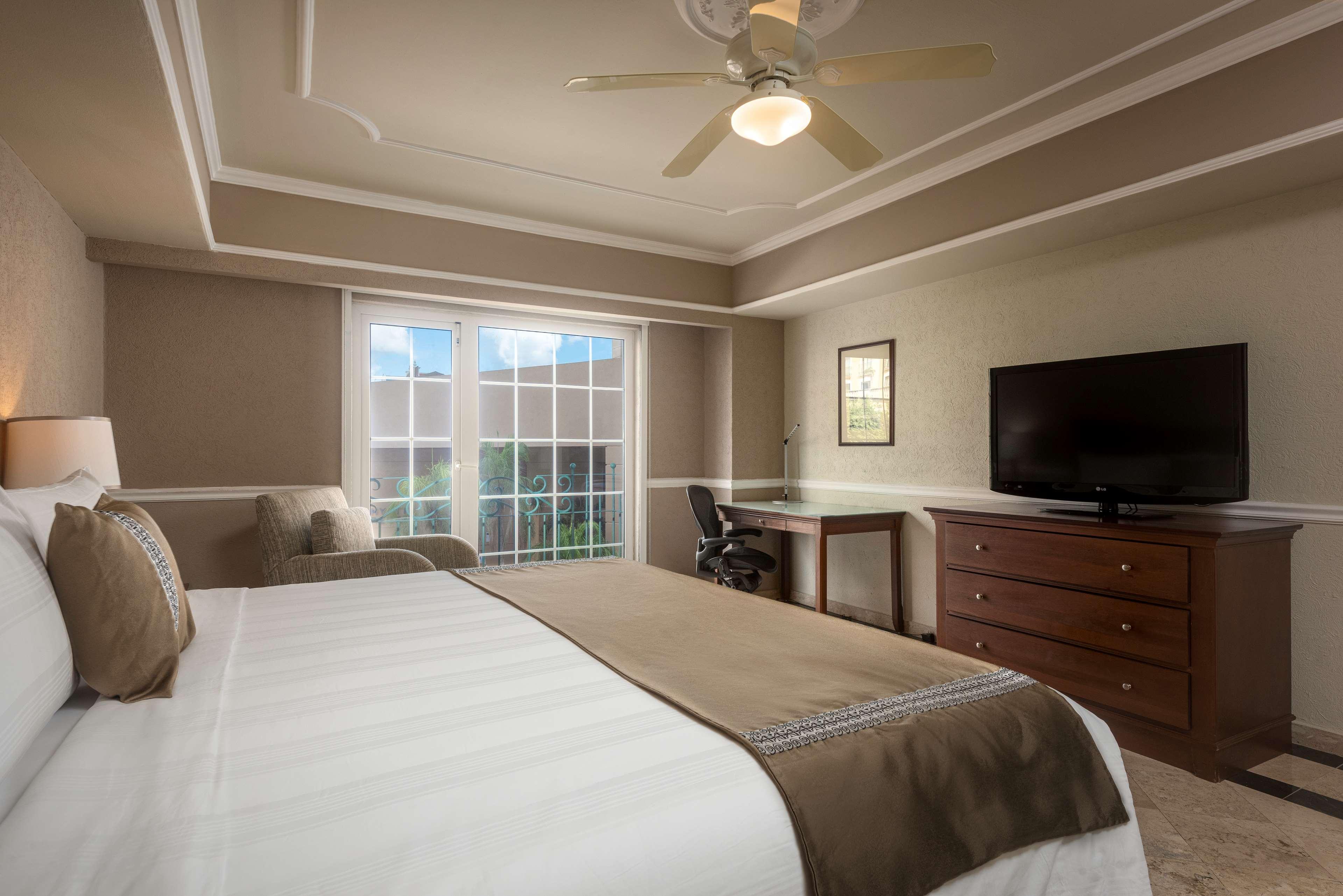 Double Deluxe King Bed