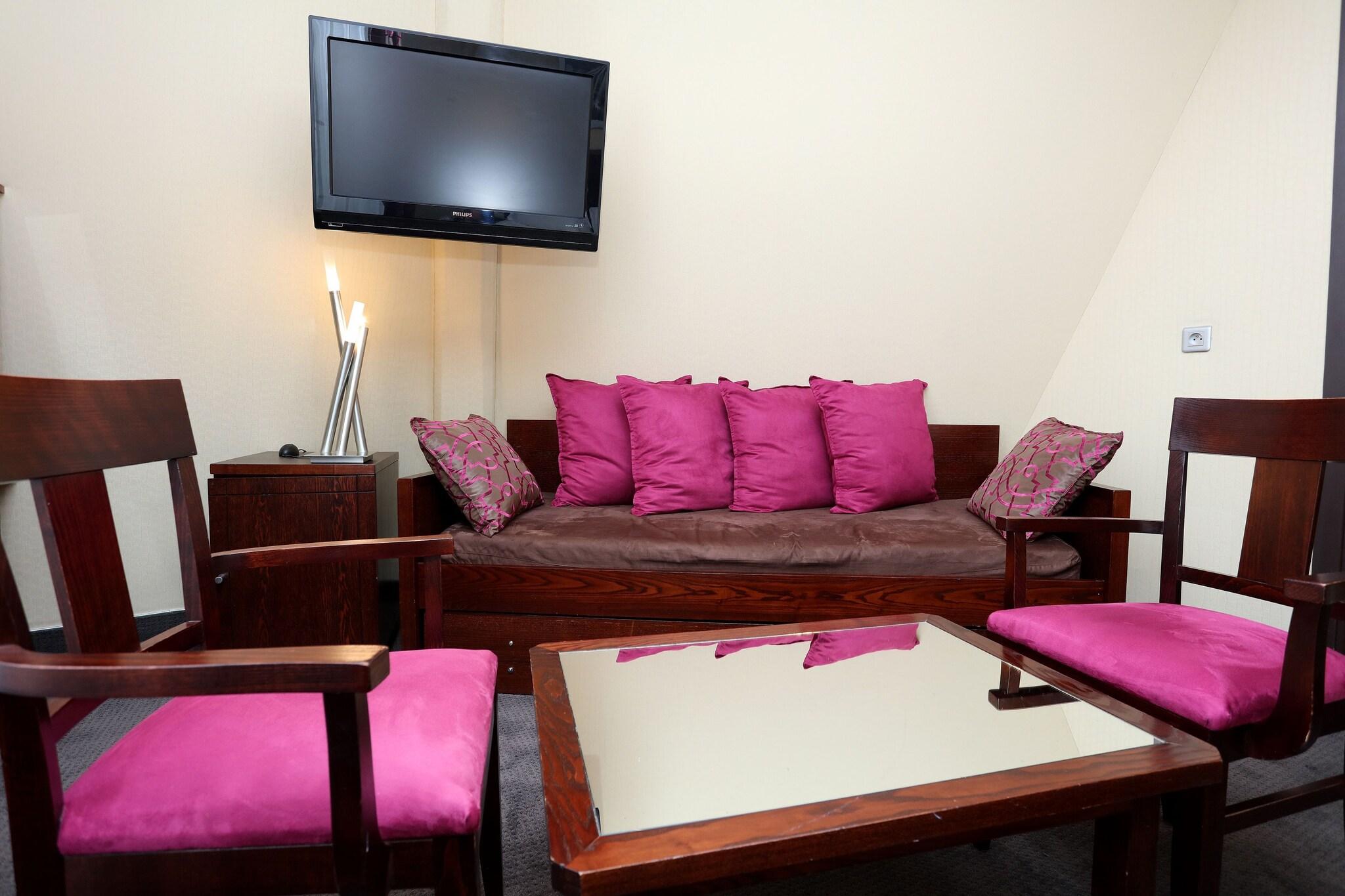 Junior Suite Queen Size Bed