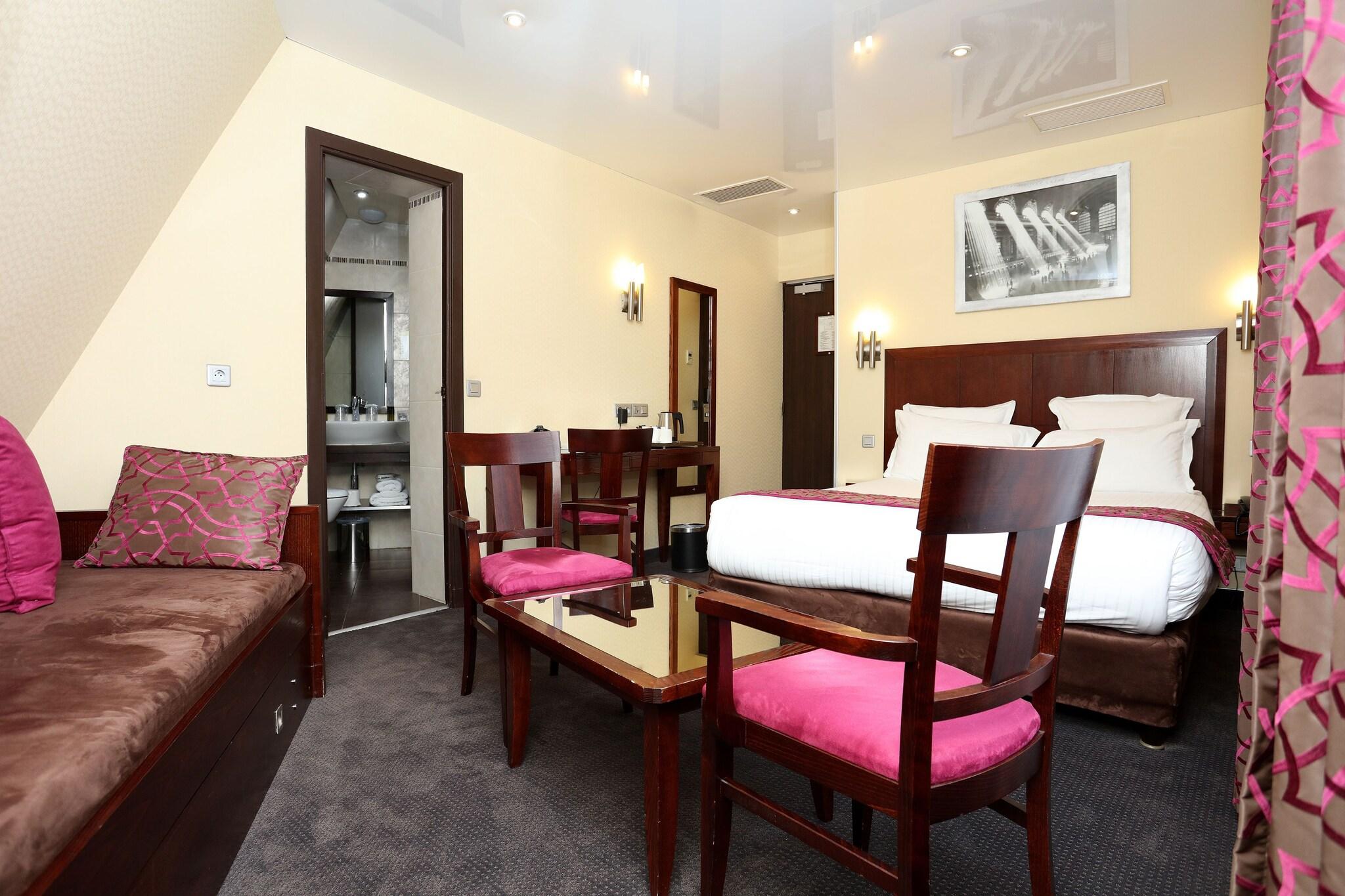 Junior Suite Queen Size Bed