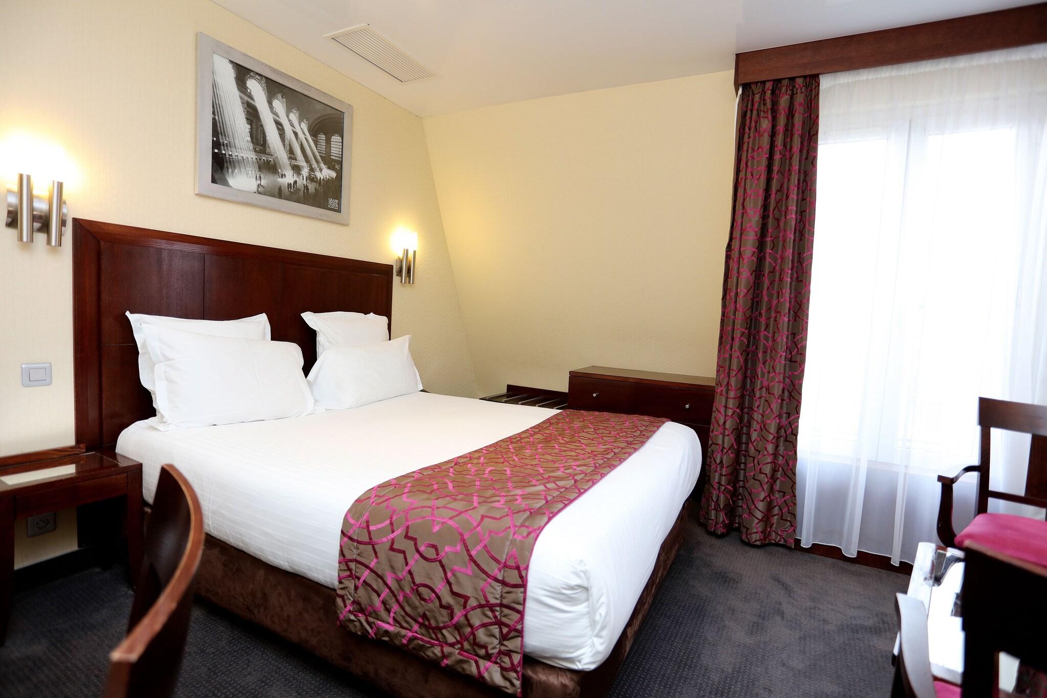 Junior Suite Queen Size Bed