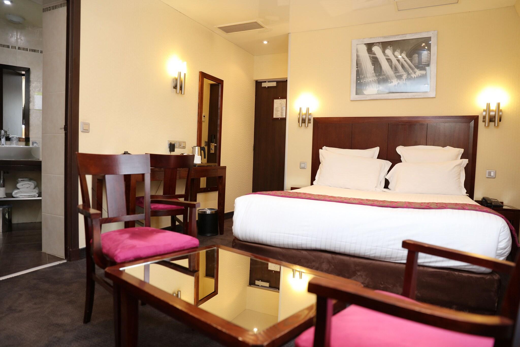 Junior Suite Queen Size Bed