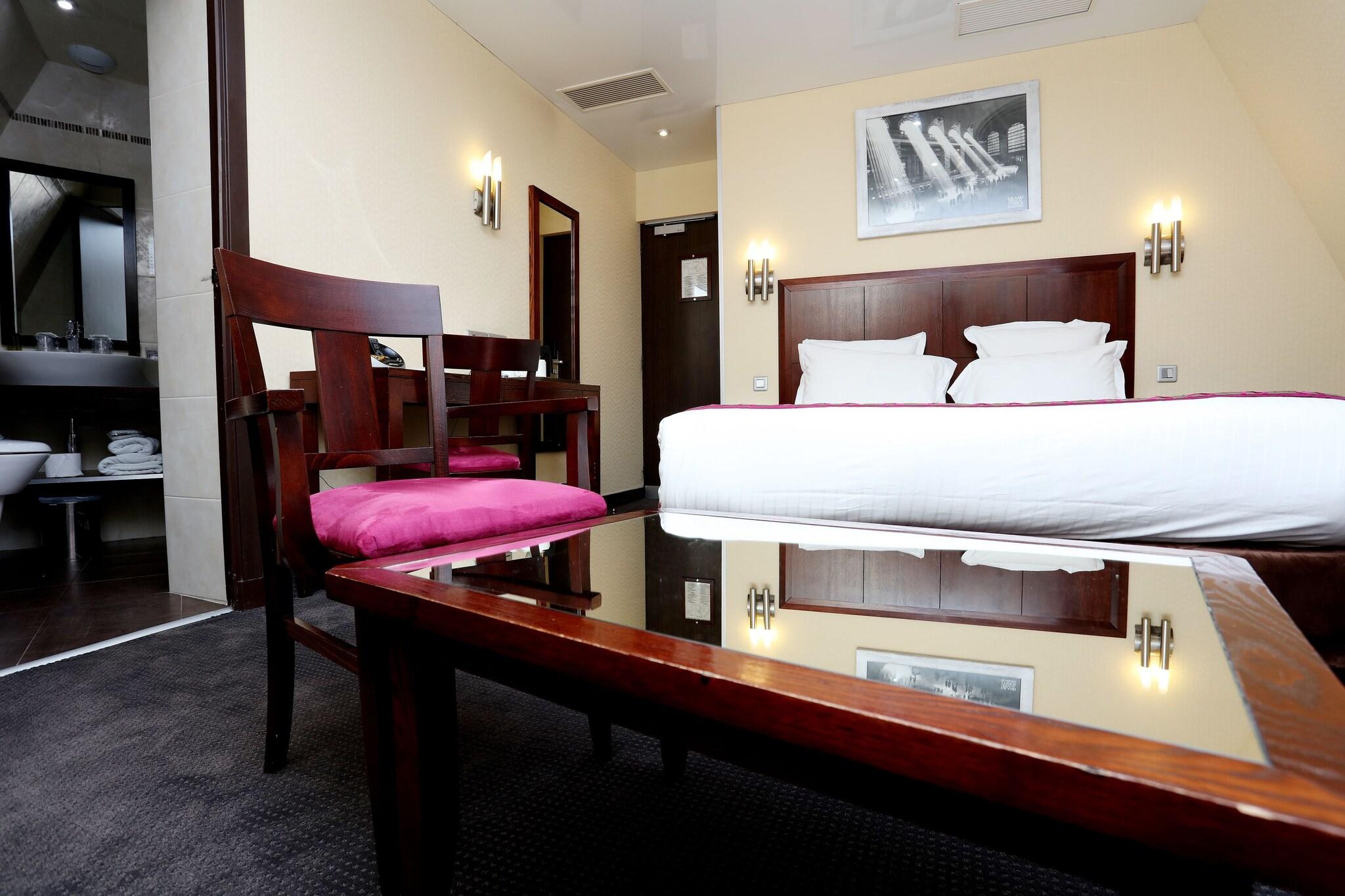 Junior Suite Queen Size Bed