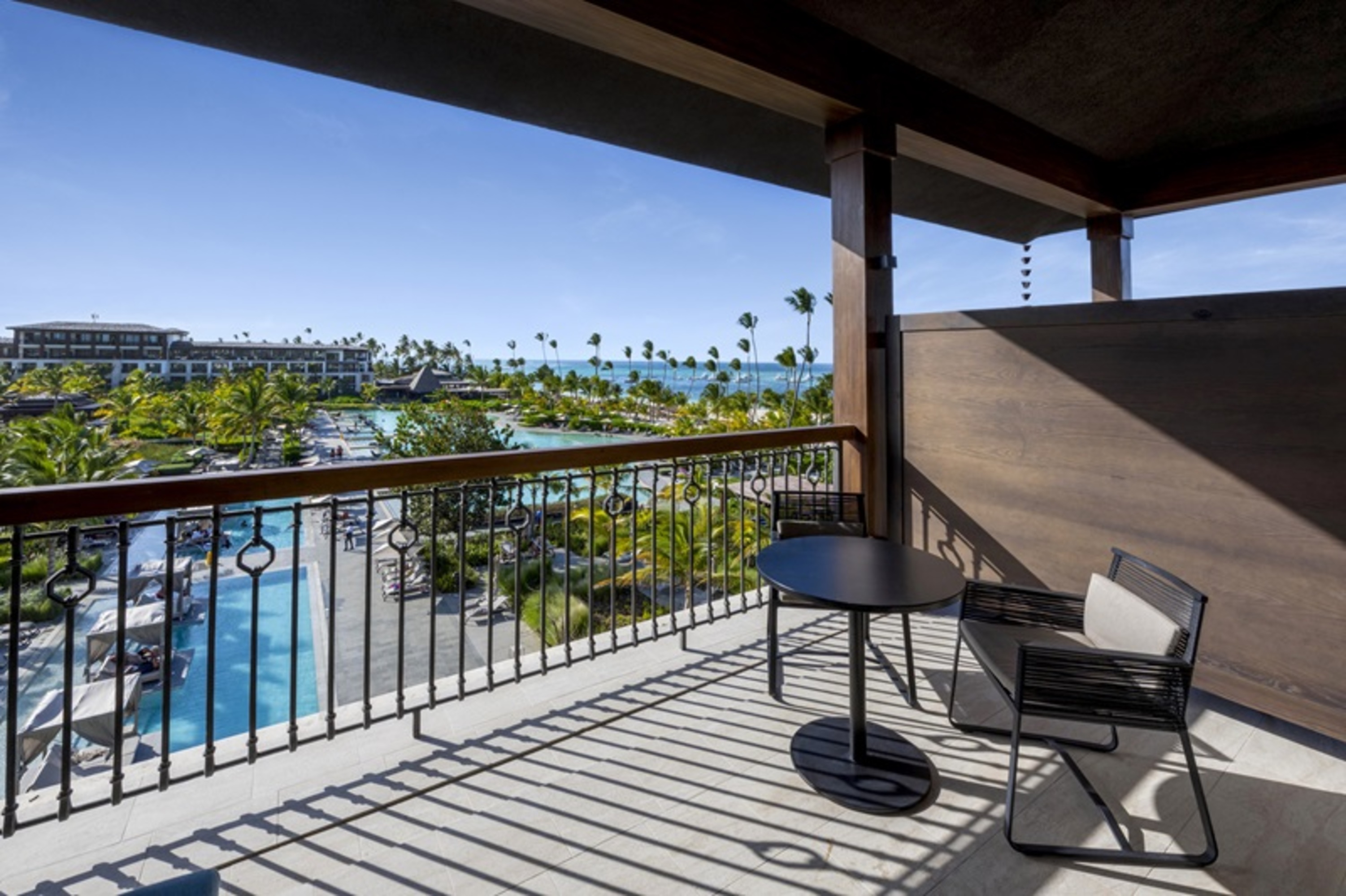 Junior Suite Ocean View King Bed