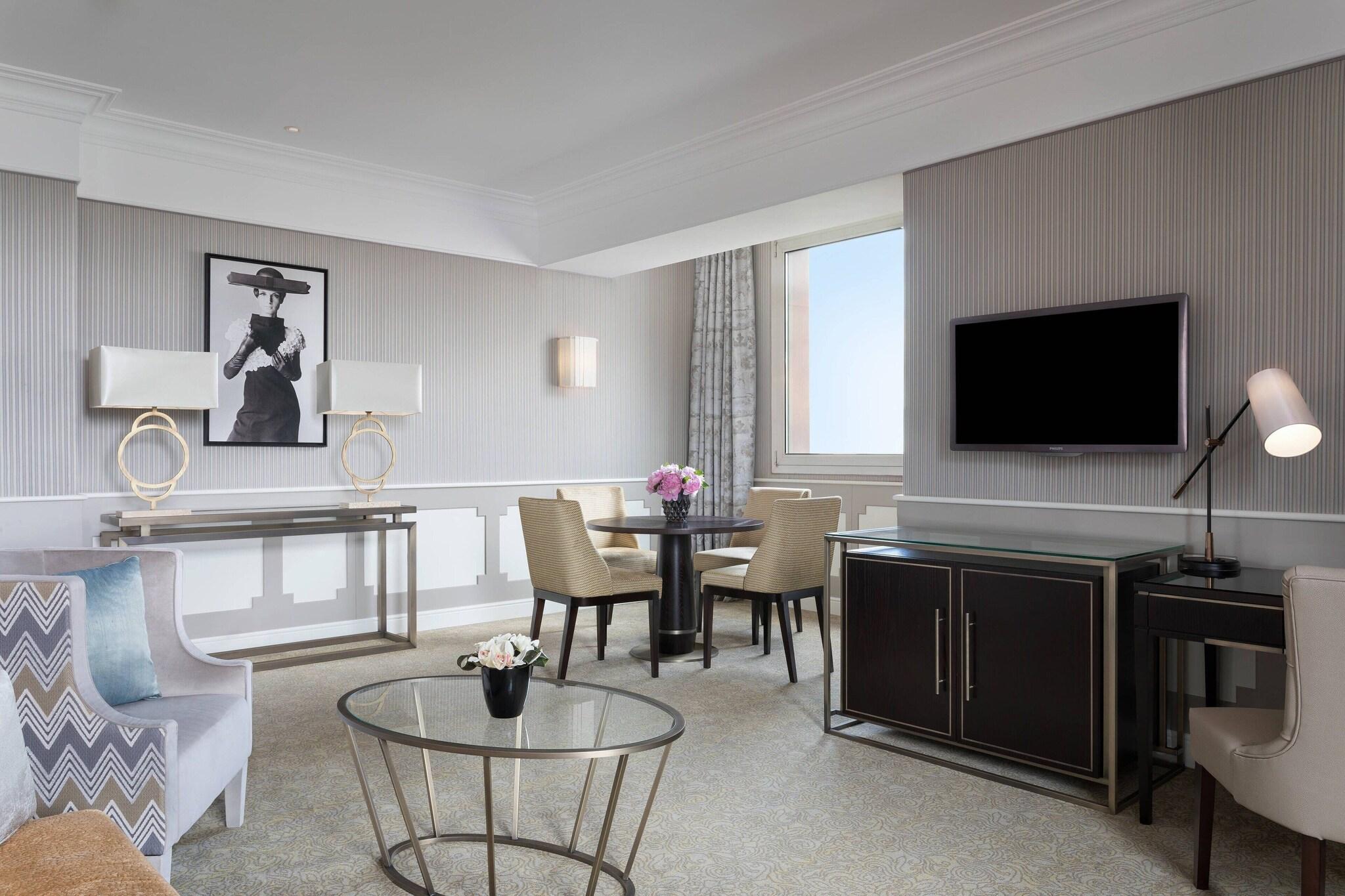 Suite Deluxe King Bed